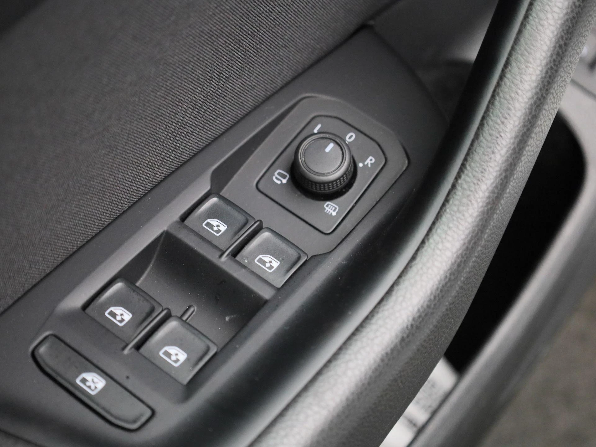 Volkswagen-Passat-image-34