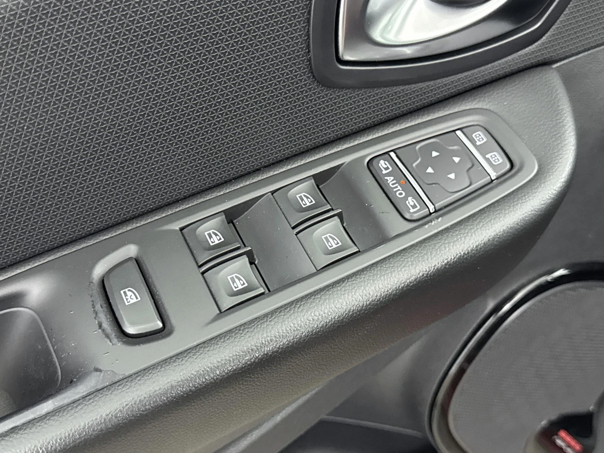 Renault-Clio-image-12