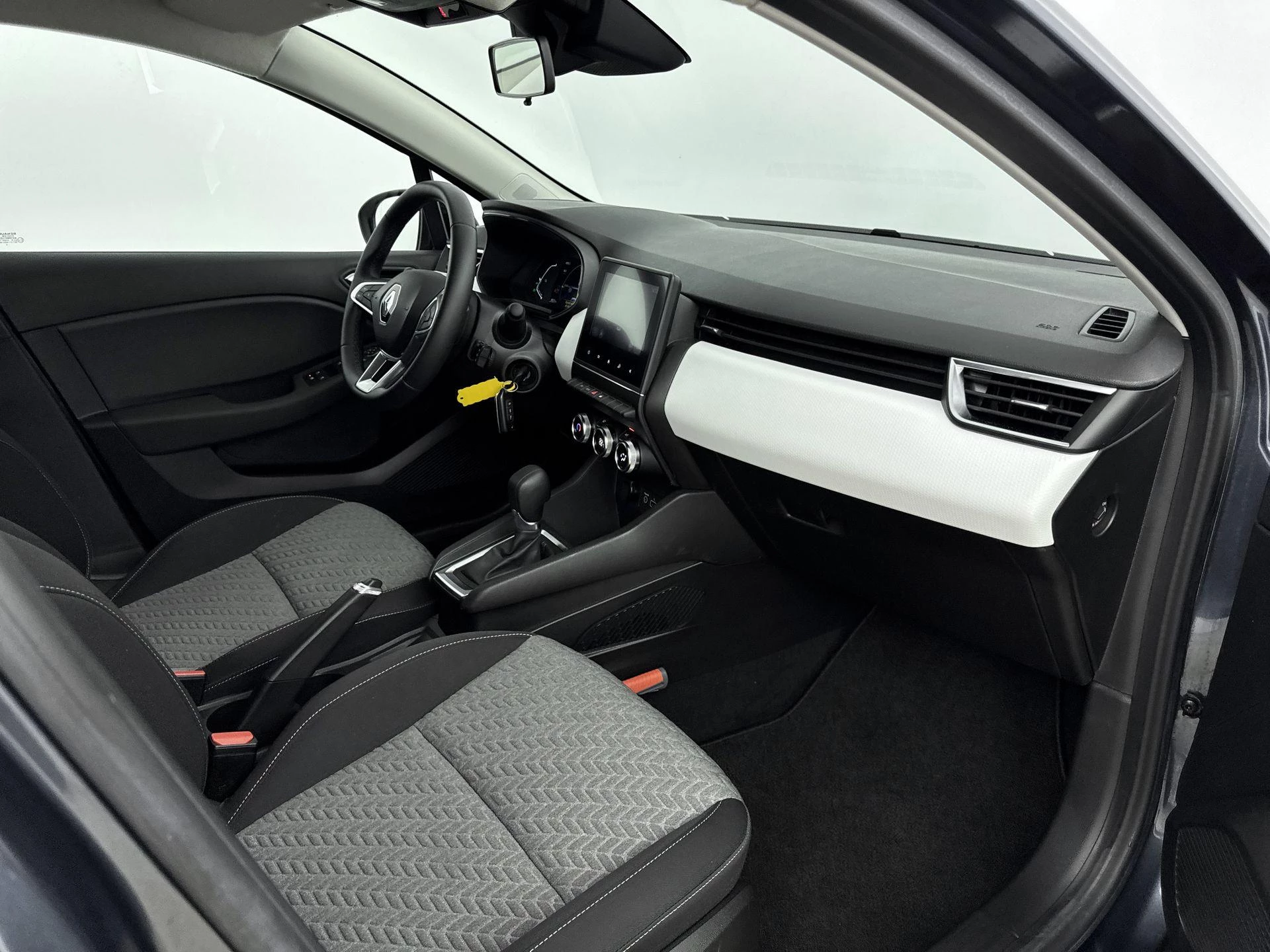 Renault-Clio-image-16
