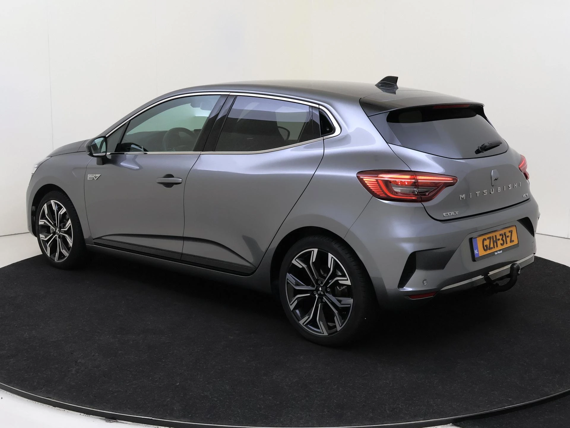 Mitsubishi-Colt-image-2