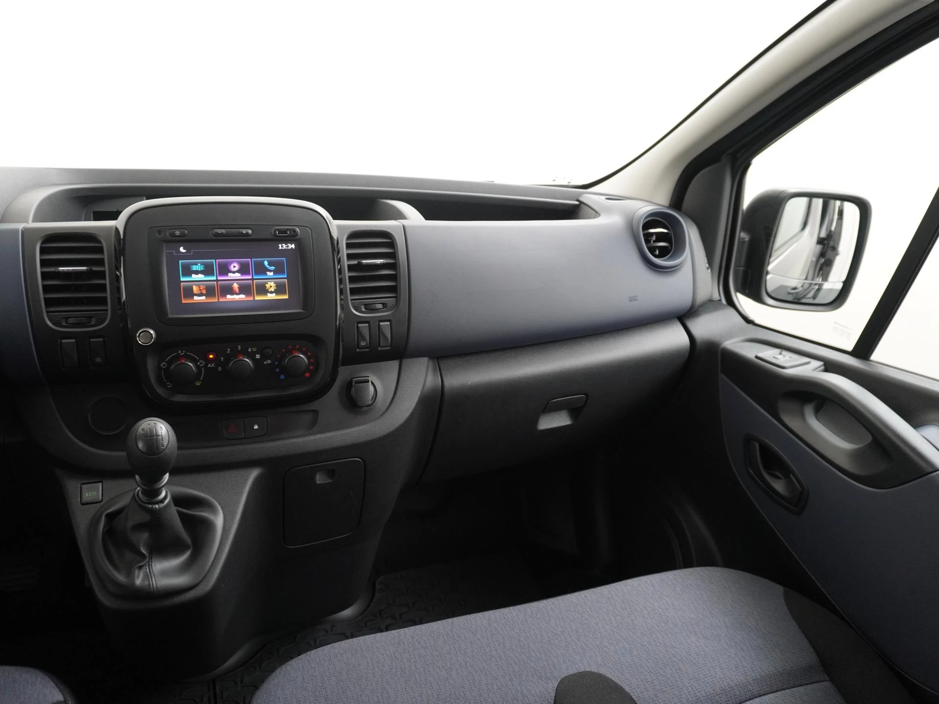 Opel-Vivaro-image-18
