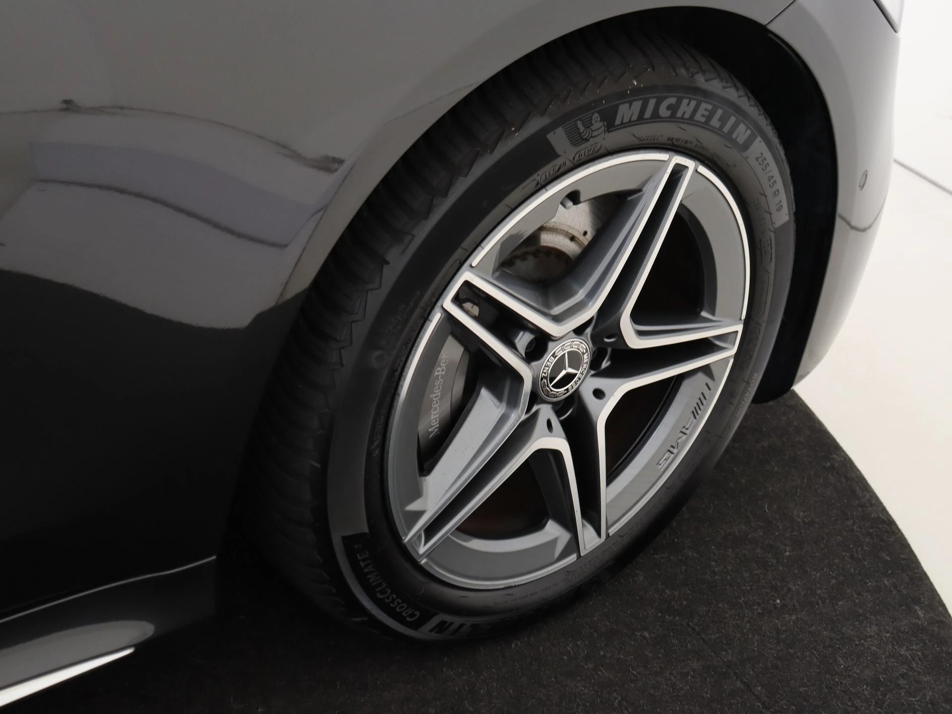 Mercedes-Benz-S-Klasse-image-32