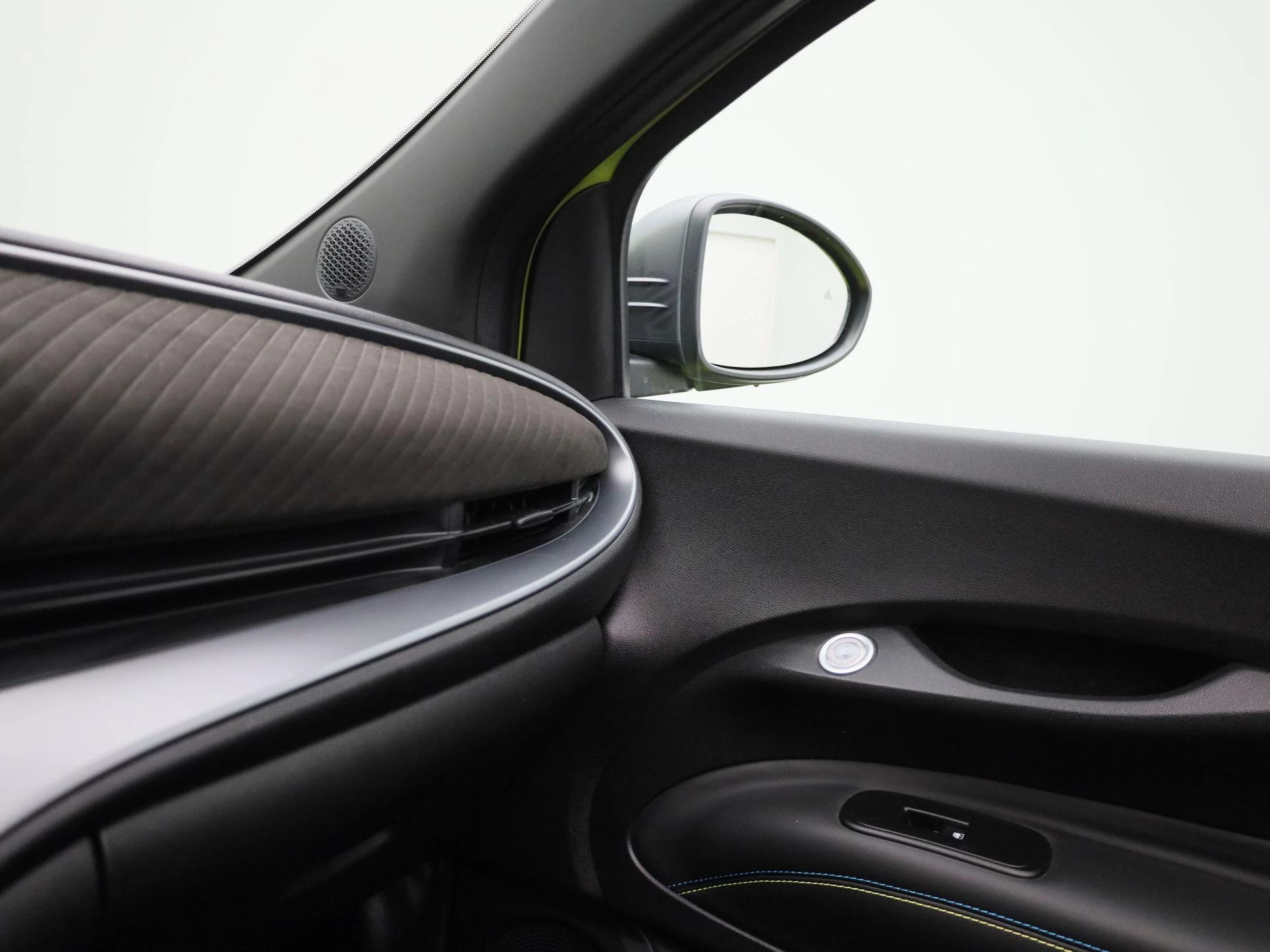 Abarth-500C-image-22