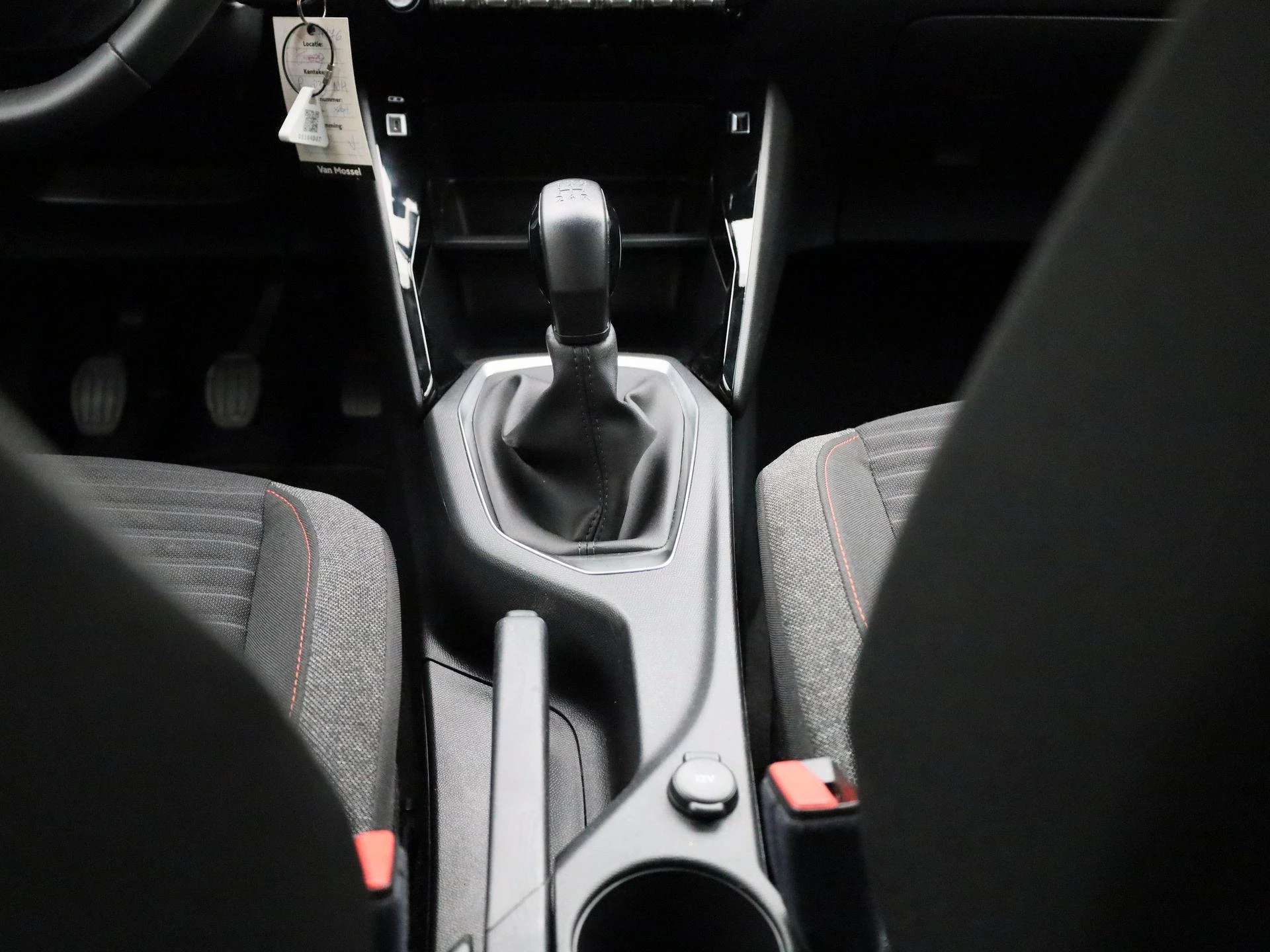 Peugeot-208-image-10