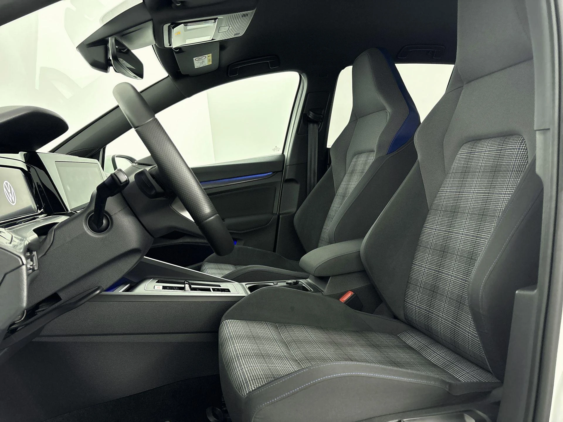Volkswagen-Golf-image-26