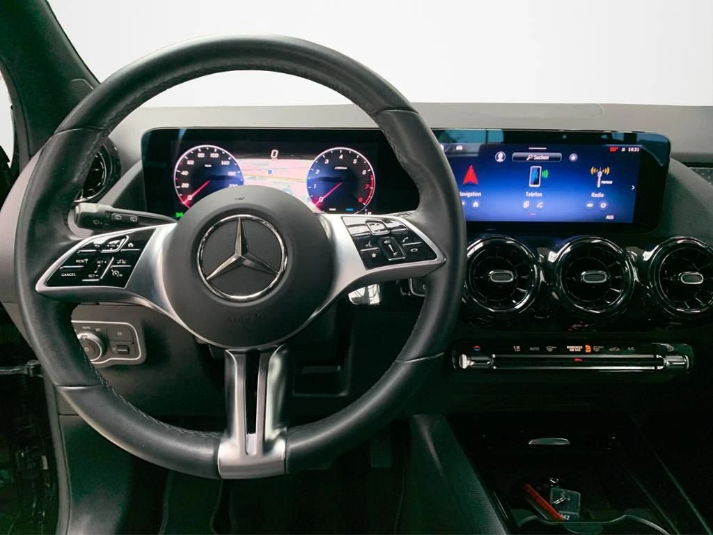 Mercedes-Benz-GLA 200-image-17