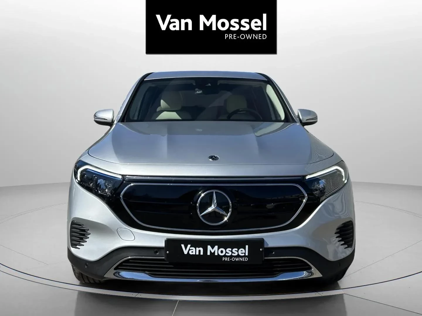 Mercedes-Benz-EQB-image-1