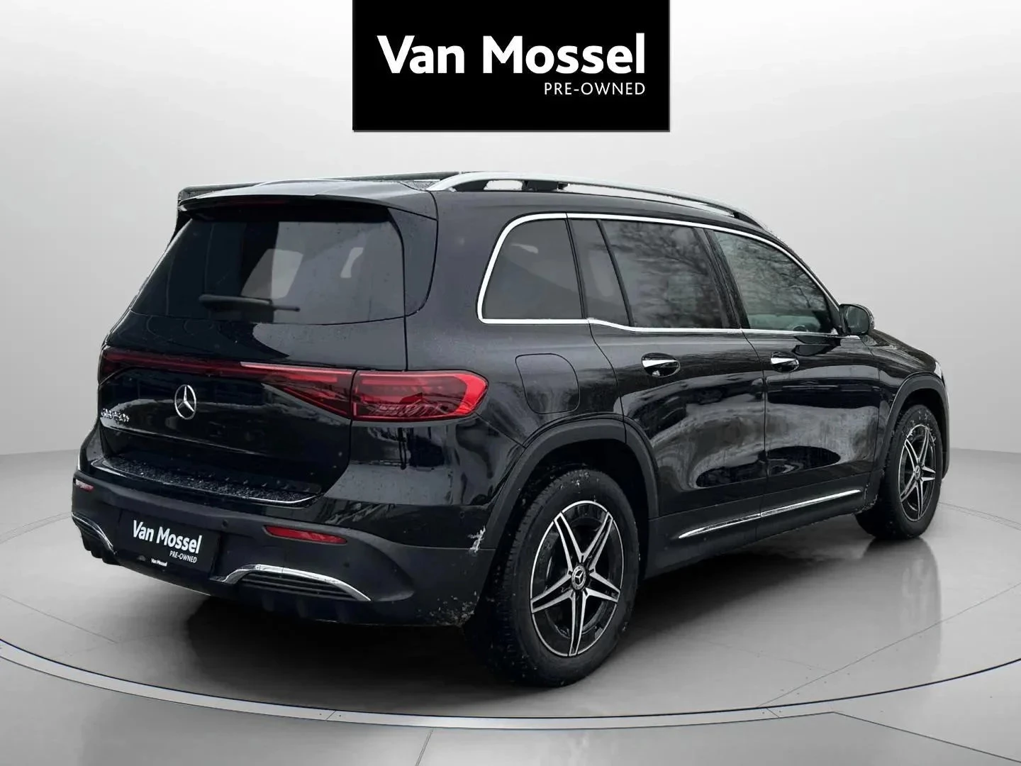 Mercedes-Benz-EQB-image-4