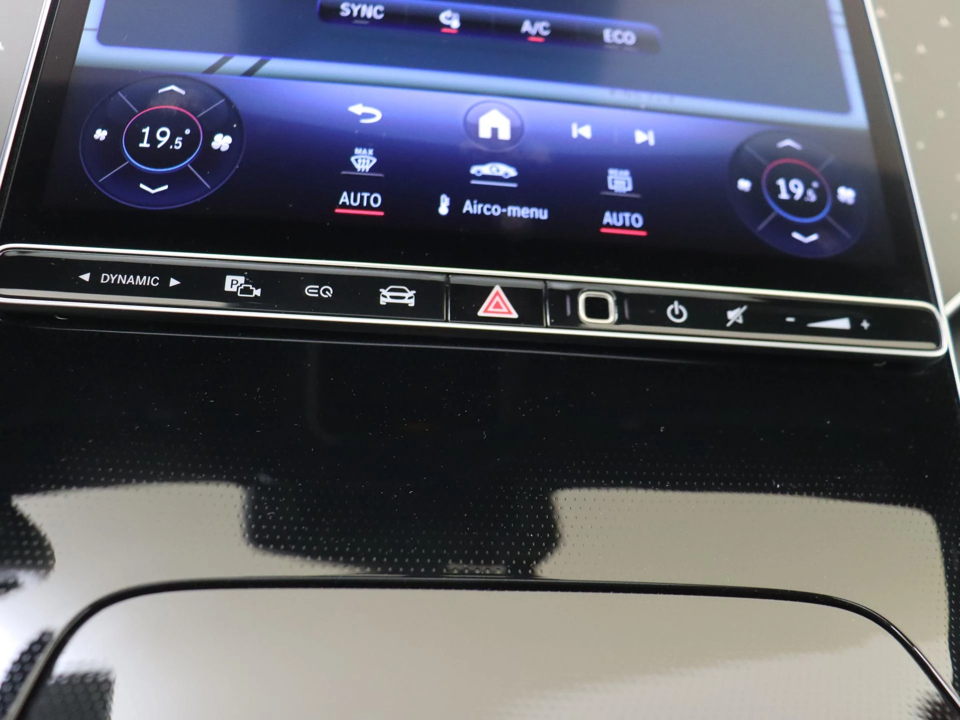 Mercedes-Benz-EQS-image-20