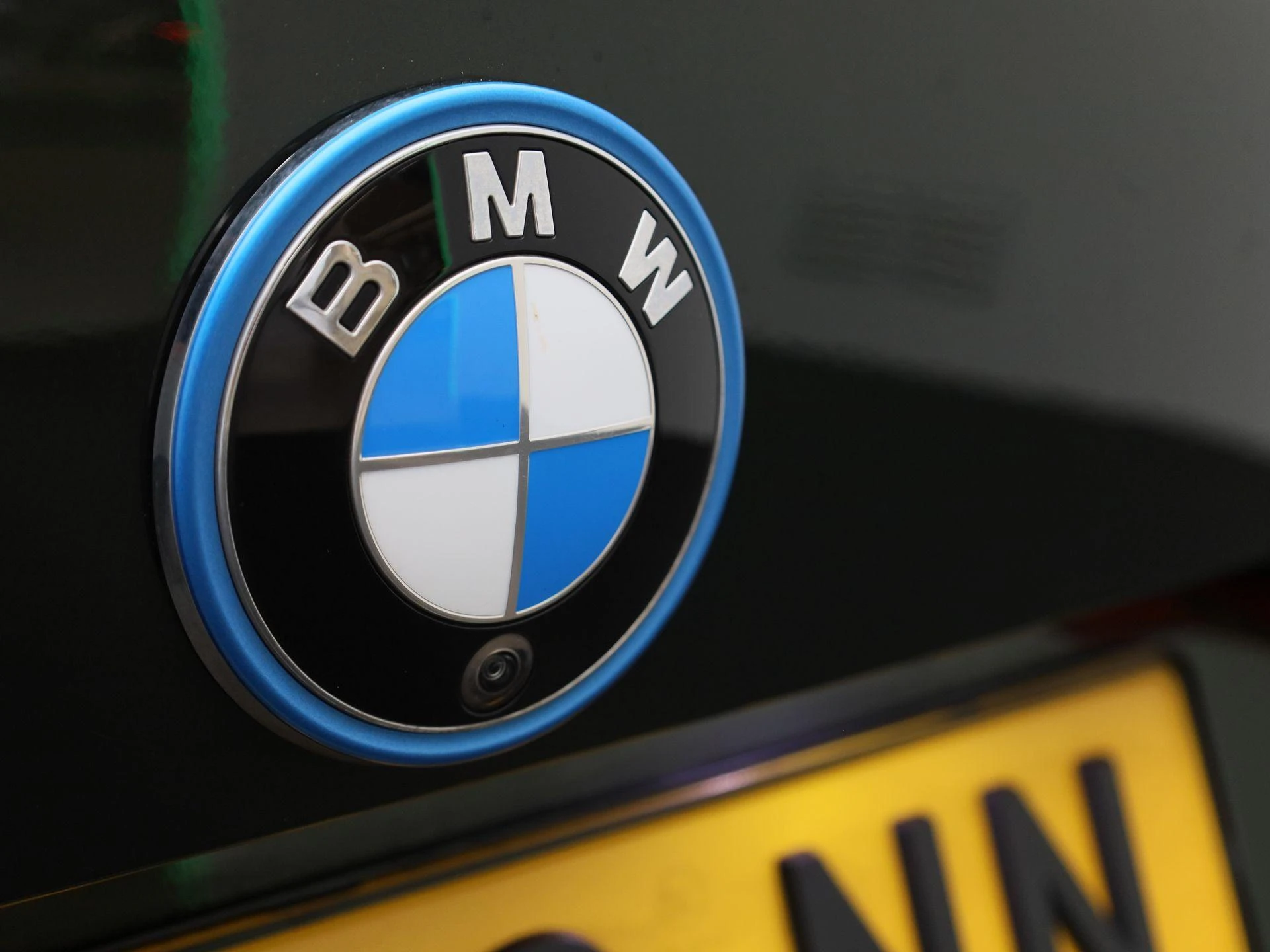 BMW-i4-image-51