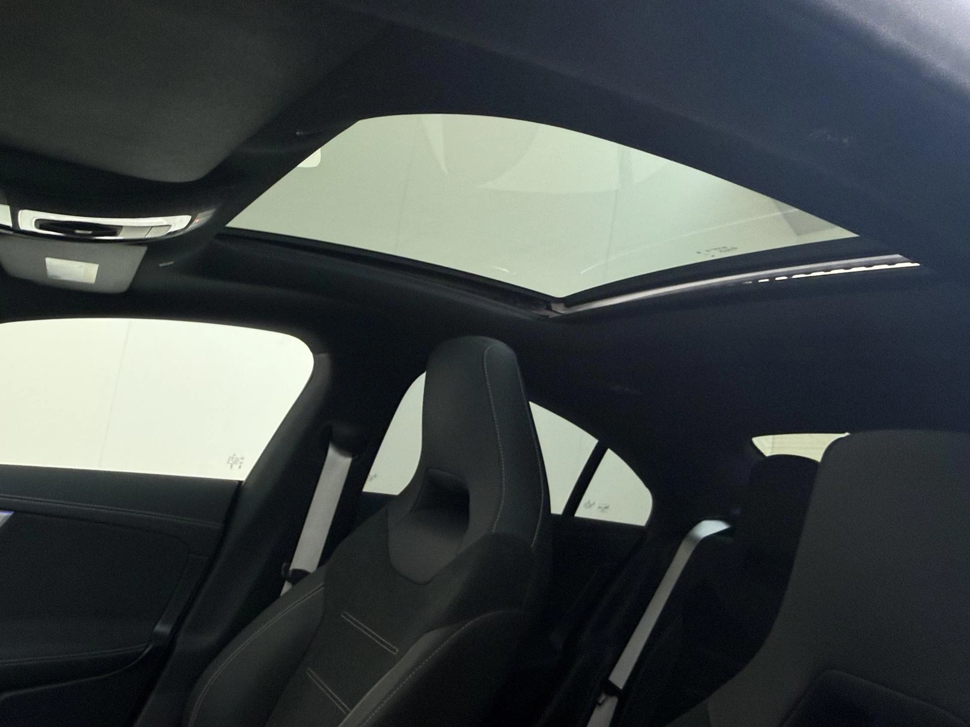 Mercedes-Benz-CLA-image-28