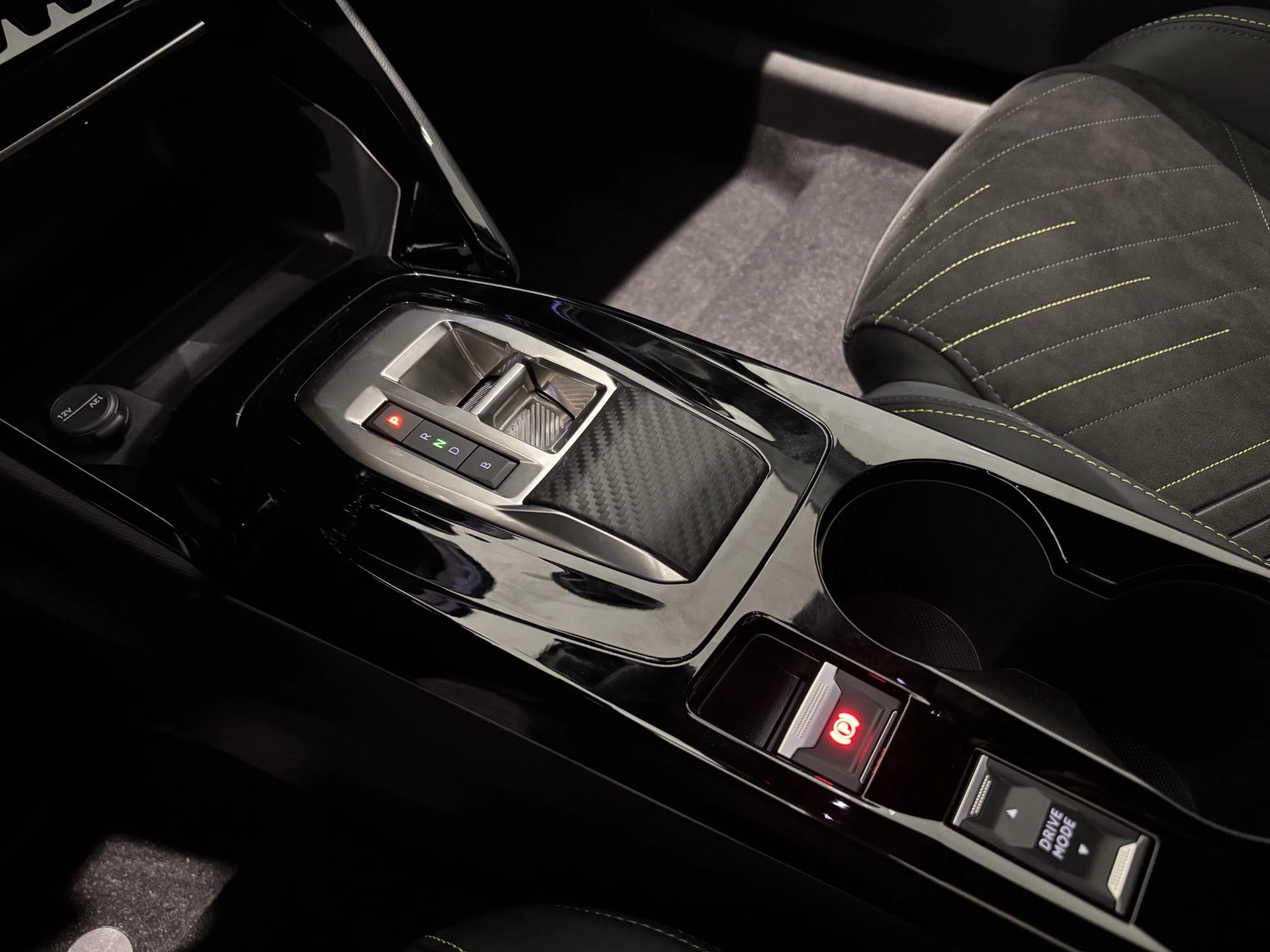 Peugeot-e-2008-image-19