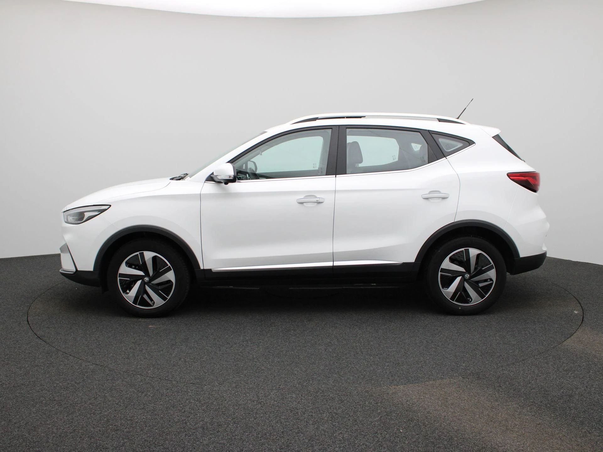 MG-ZS EV-image-3