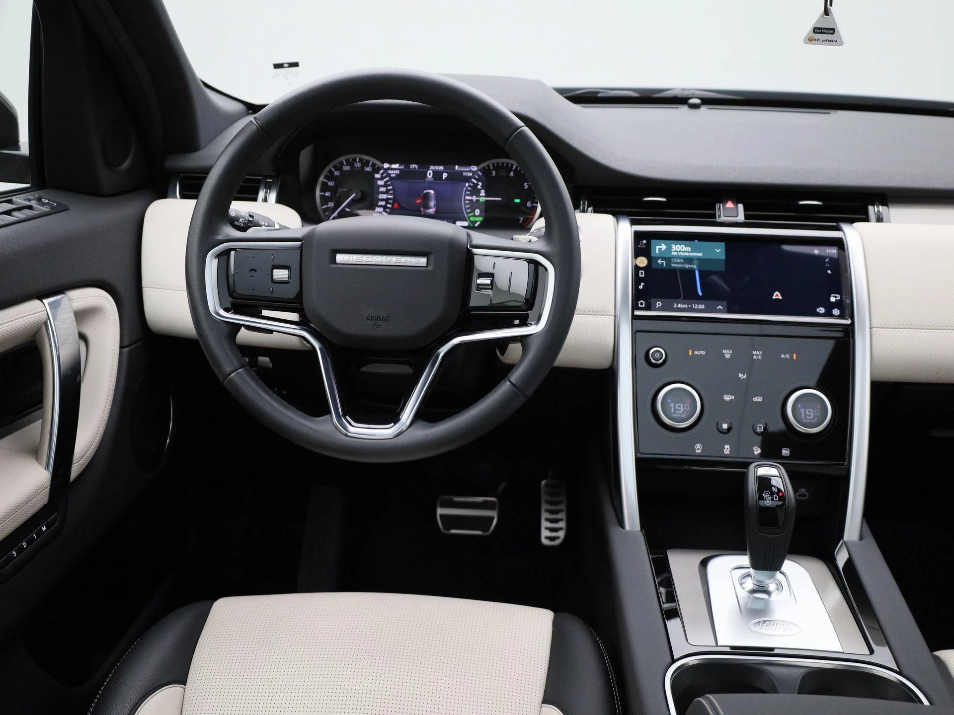 Land Rover-Discovery Sport-image-6