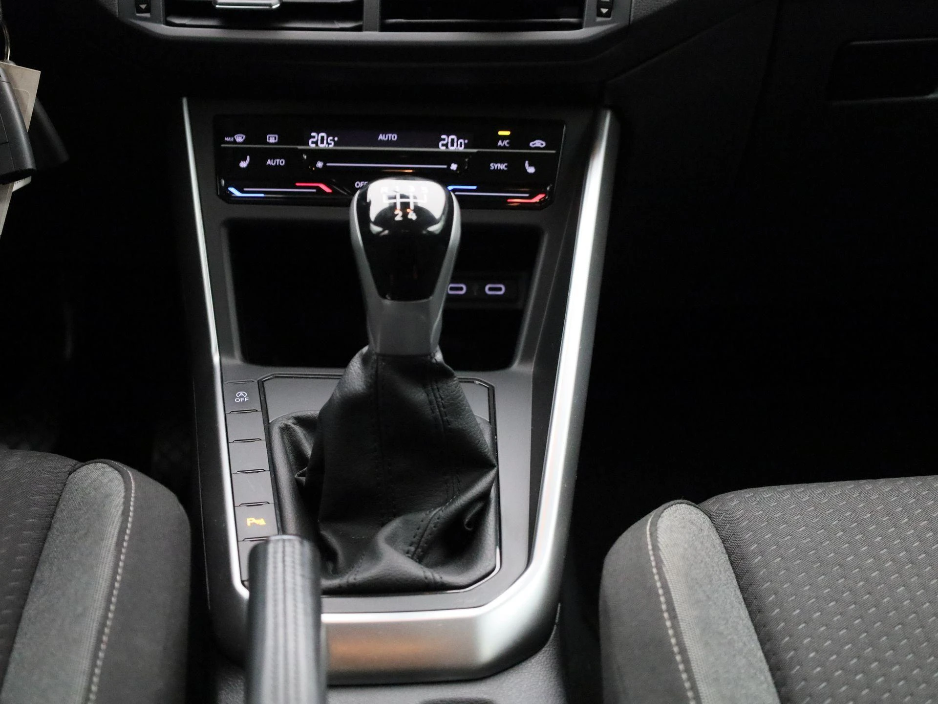 Volkswagen-Polo-image-9