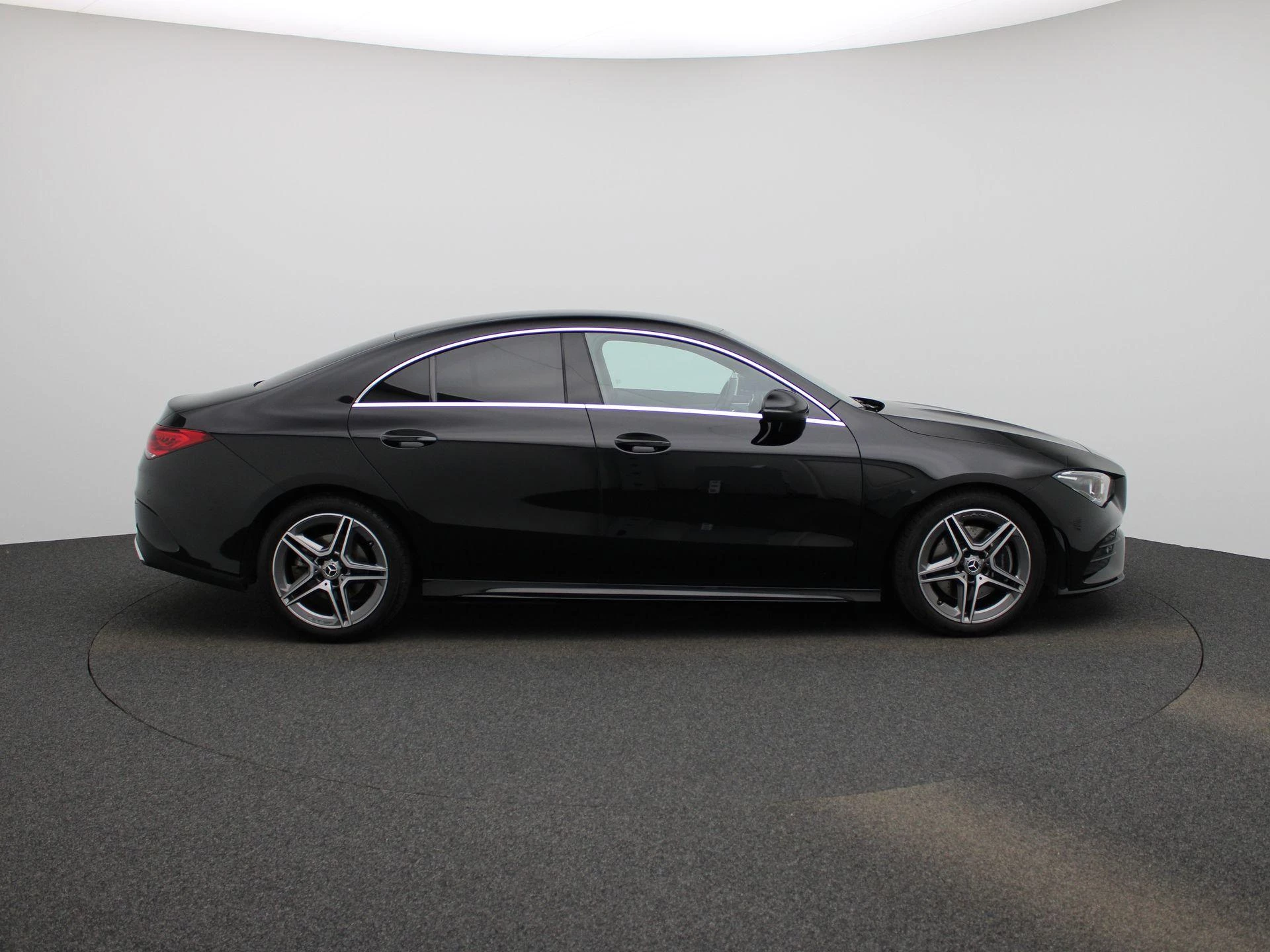 Mercedes-Benz-CLA-image-7