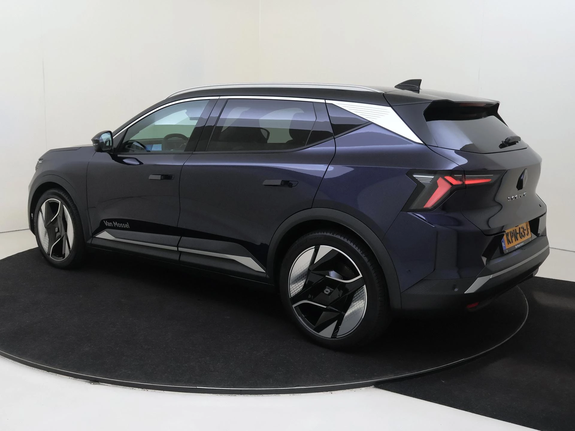 Renault Scénic E-Tech EV87 long range iconic