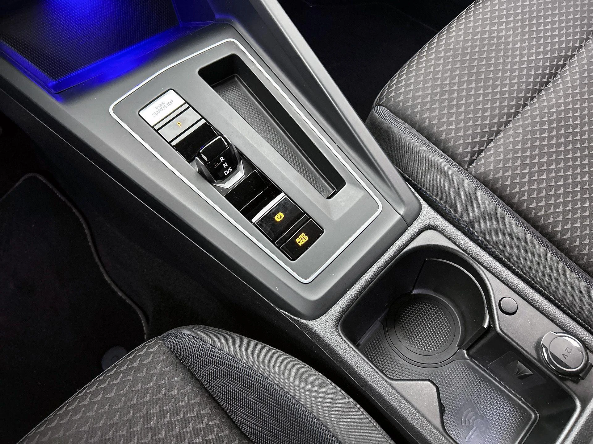 Volkswagen-Golf-image-27