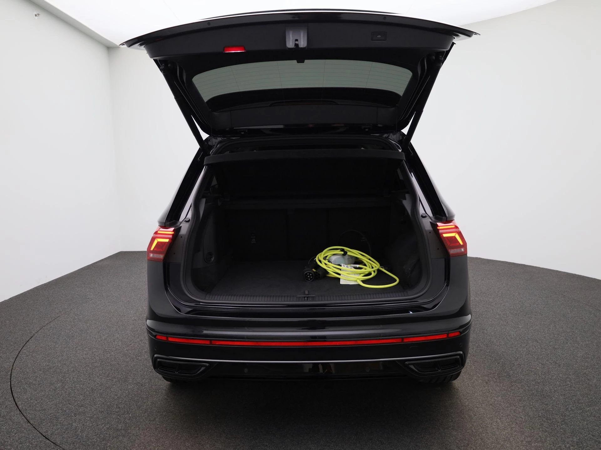 Volkswagen-Tiguan-image-10