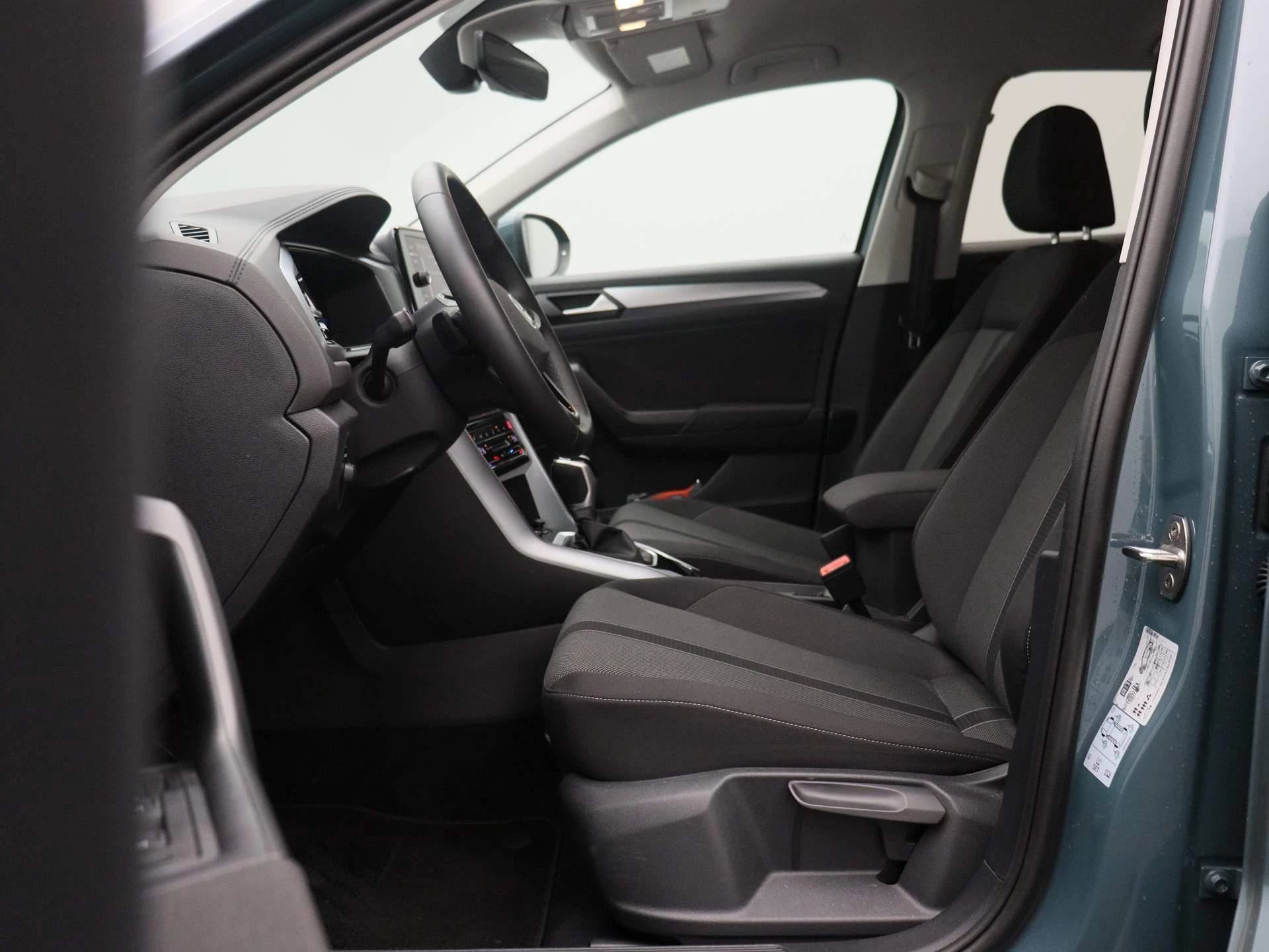 Volkswagen-T-Roc-image-10