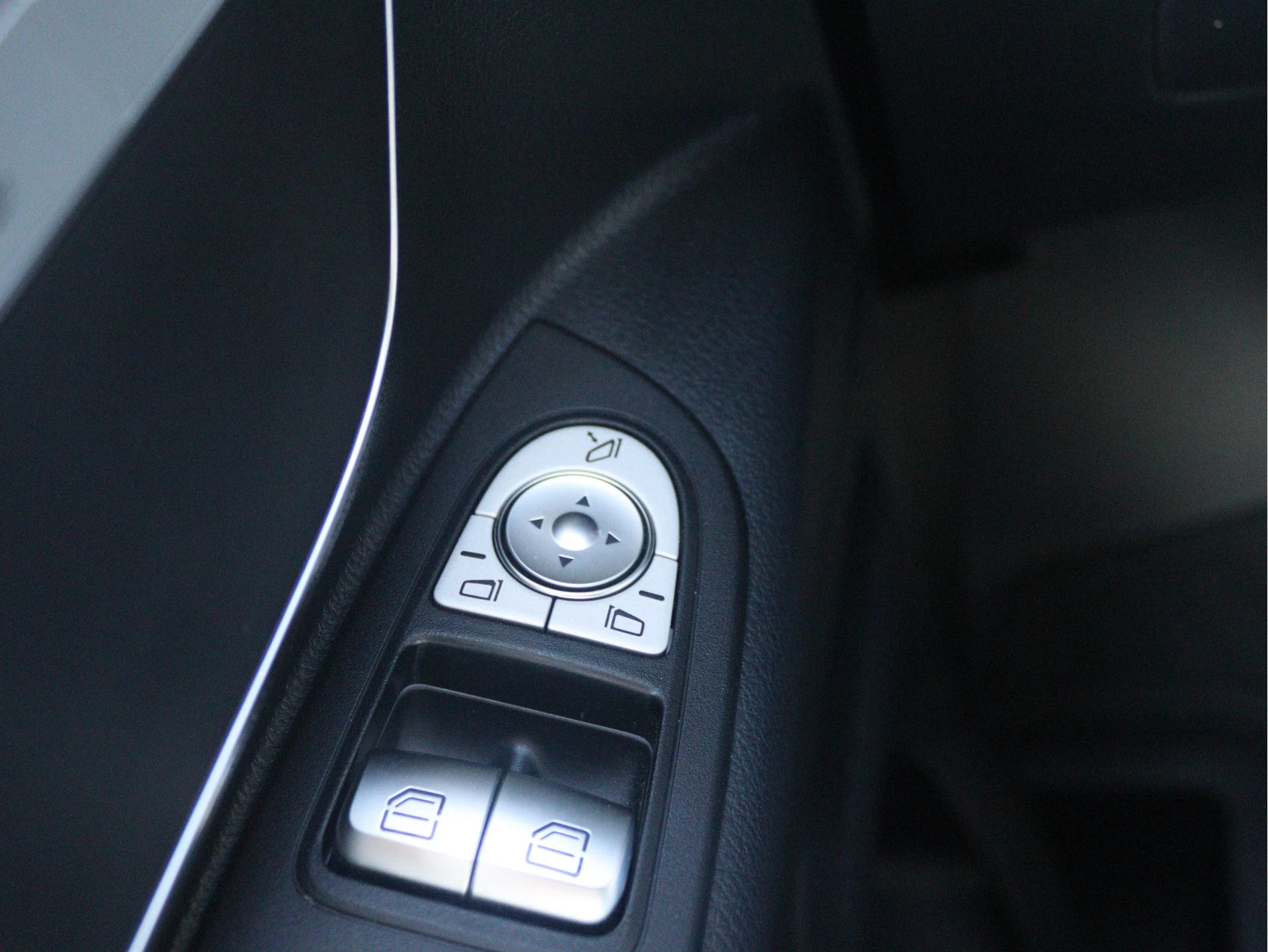 Mercedes-Benz-Vito-image-4