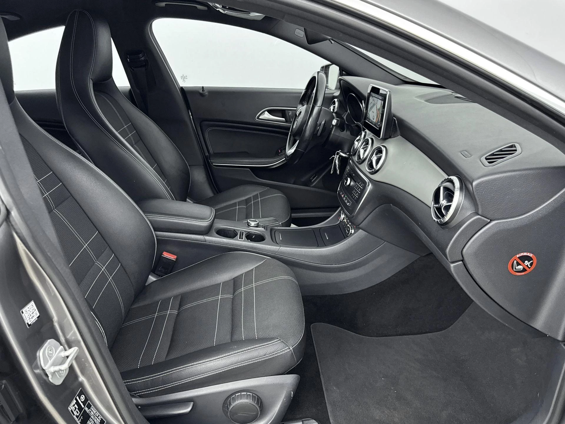Mercedes-Benz-CLA-image-21