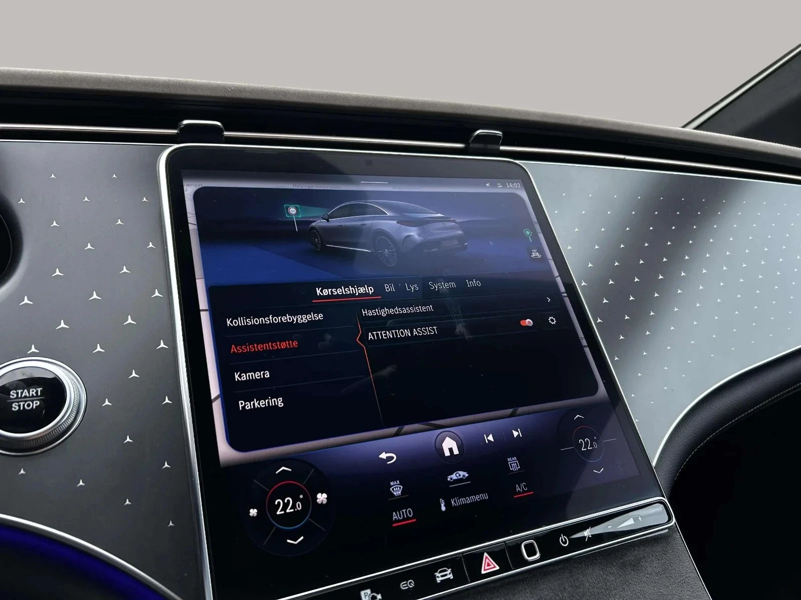 Mercedes-Benz-EQE-image-19