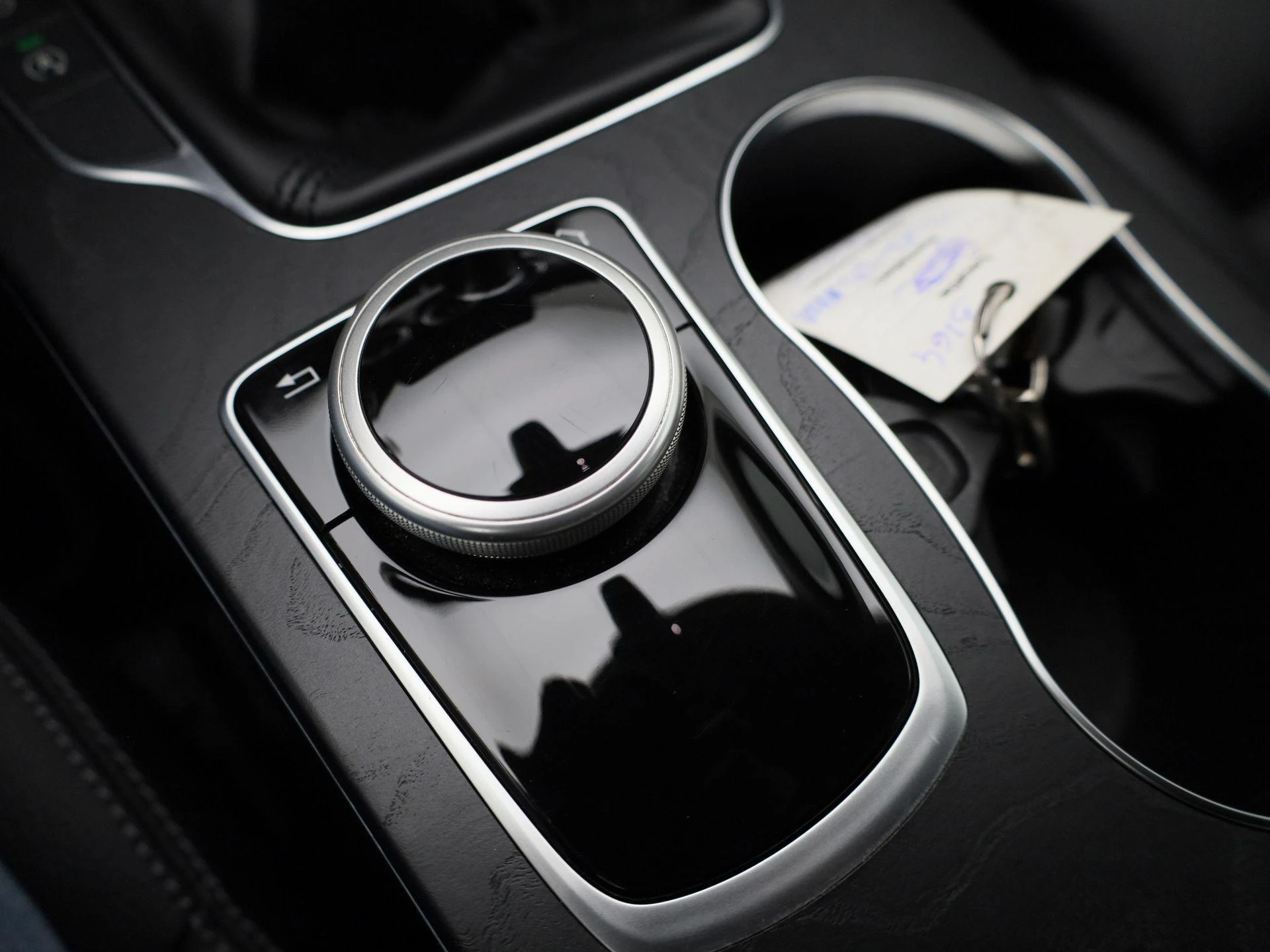 Mercedes-Benz-C-Klasse-image-23