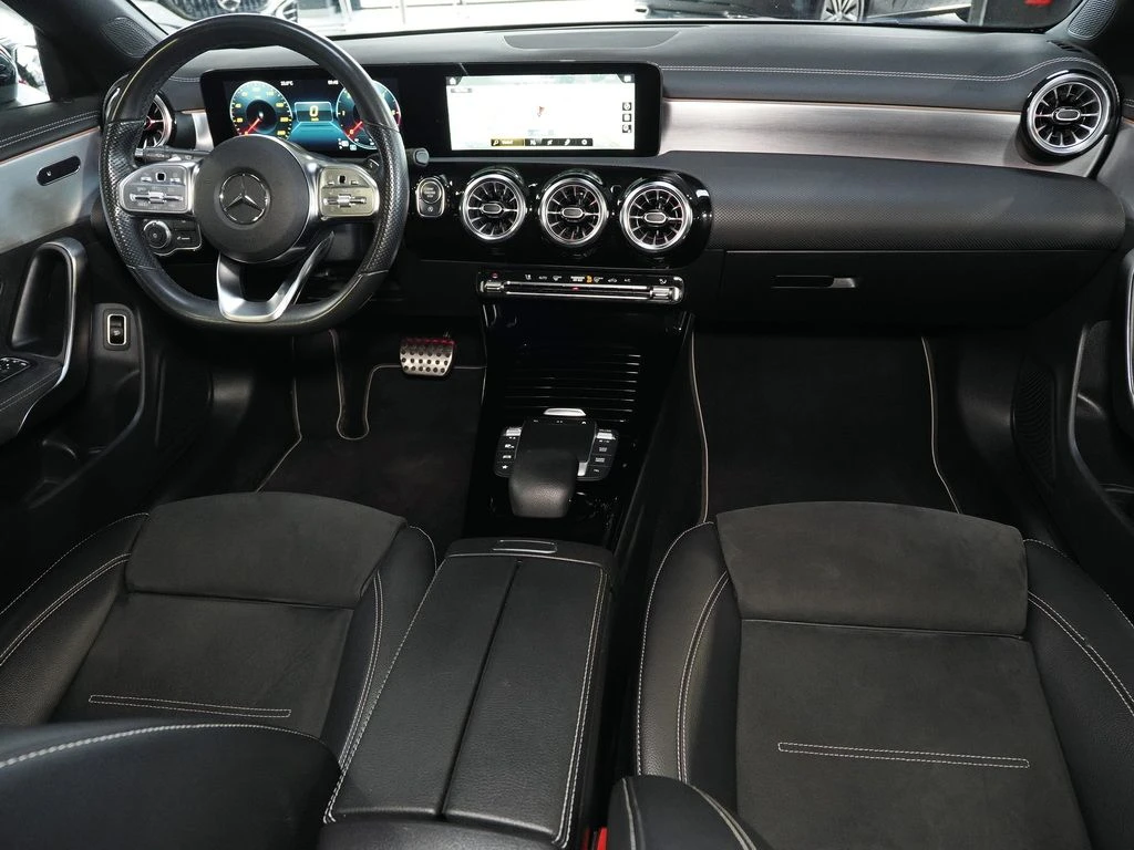 Mercedes-Benz-CLA 220 d-image-12