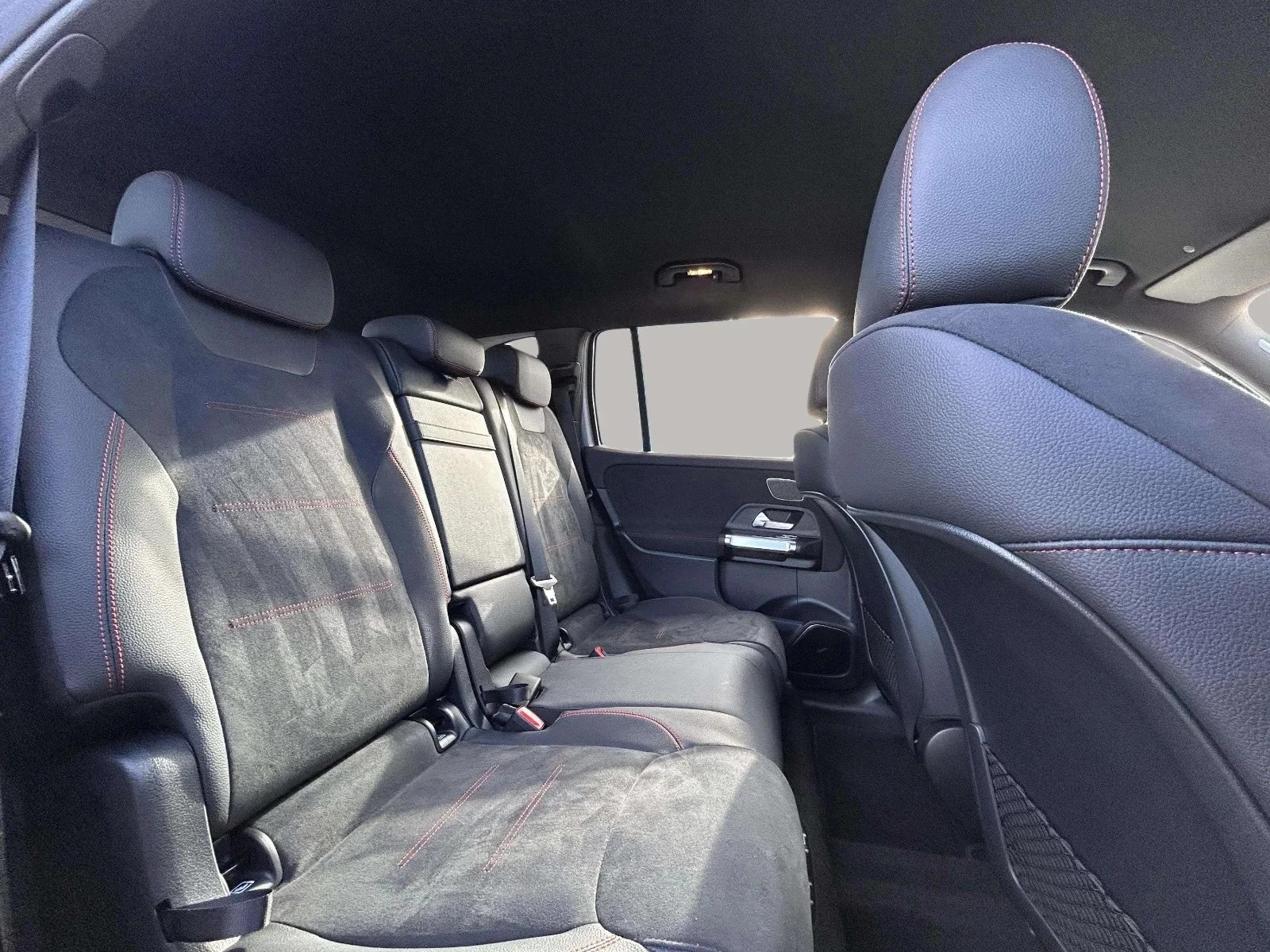 Mercedes-Benz-EQB-image-15