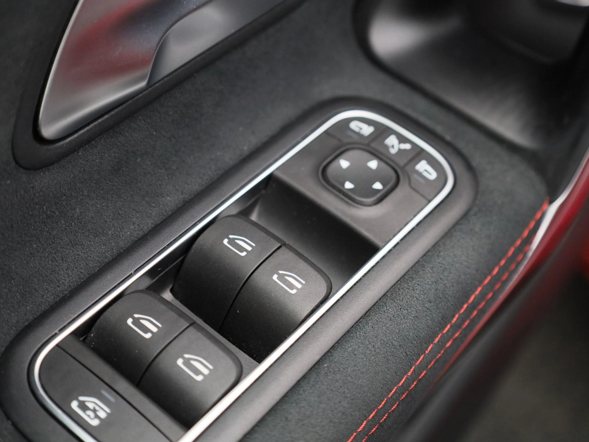 Mercedes-Benz-CLA-image-32