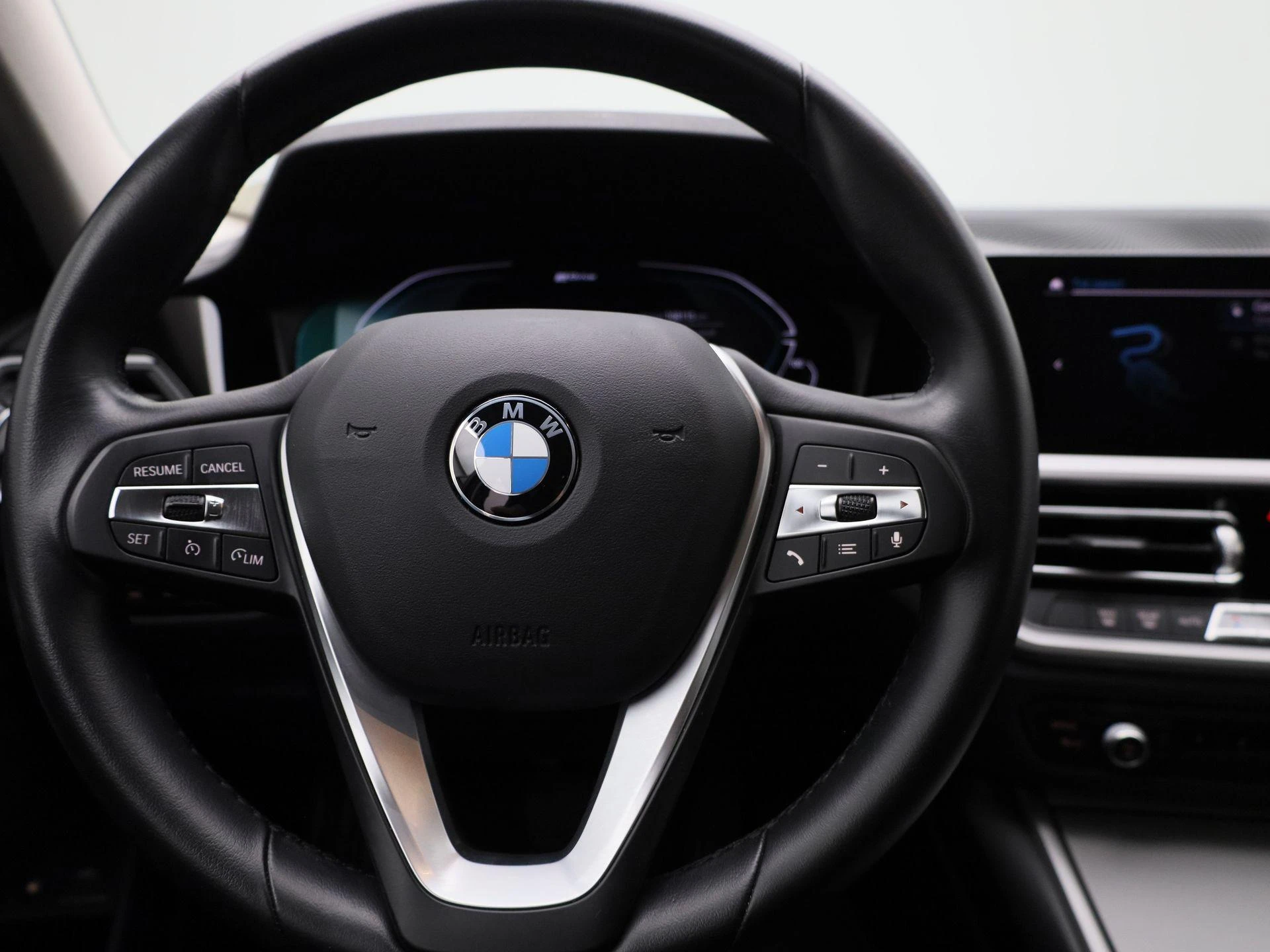 BMW-3 Serie-image-6