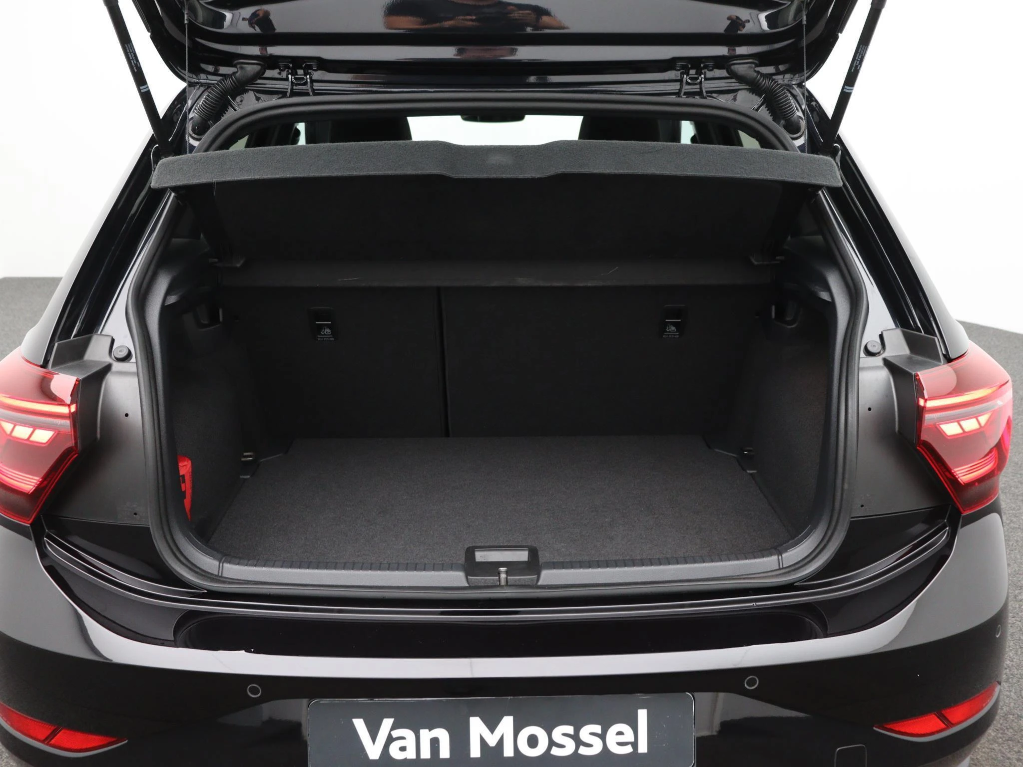 Volkswagen-Polo-image-12