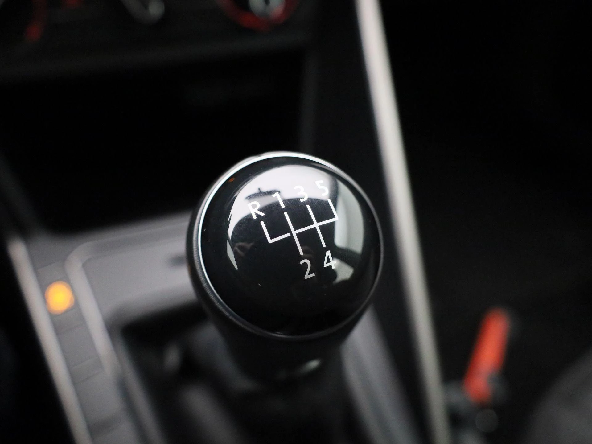 Volkswagen-Polo-image-23