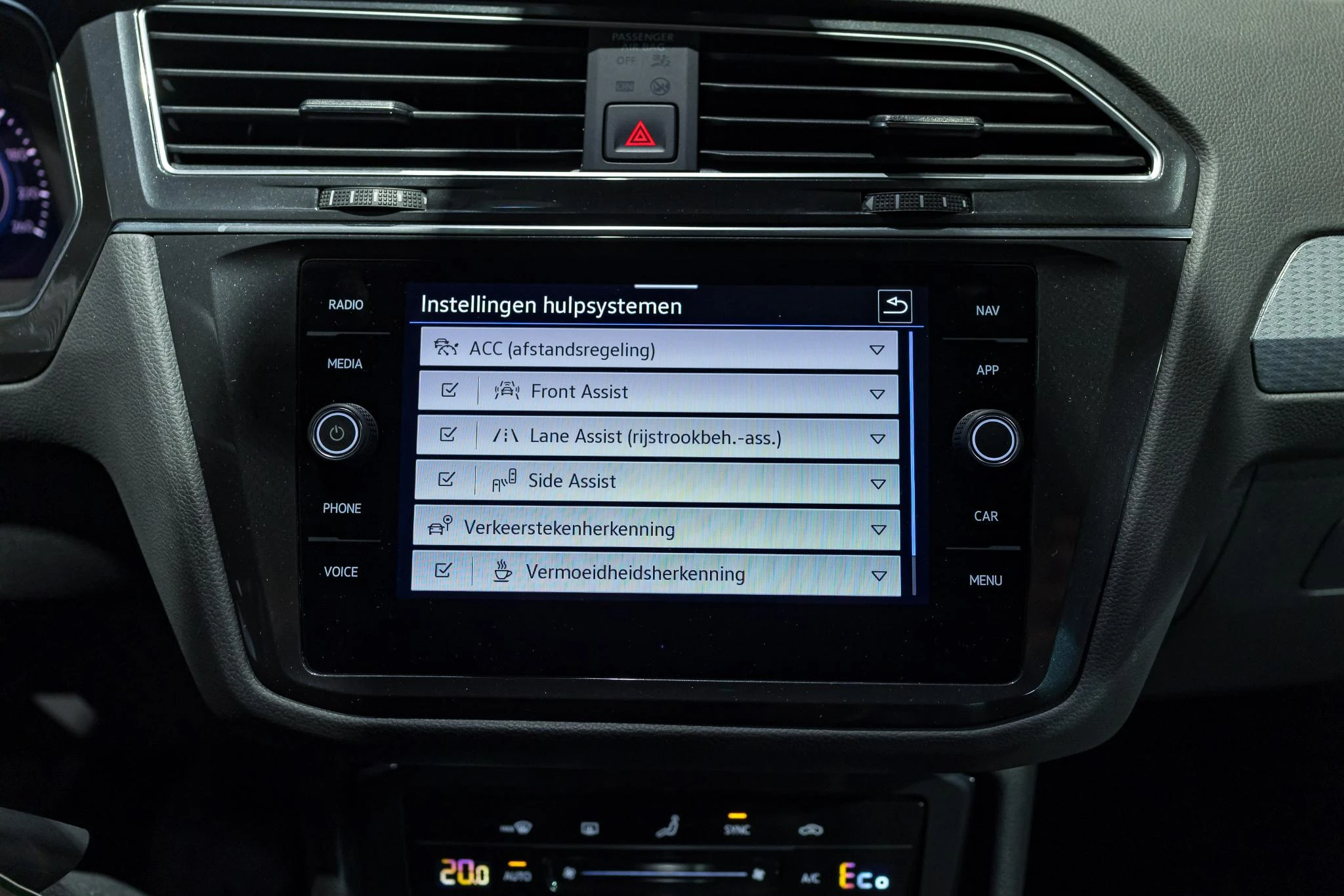 Volkswagen-Tiguan-image-13