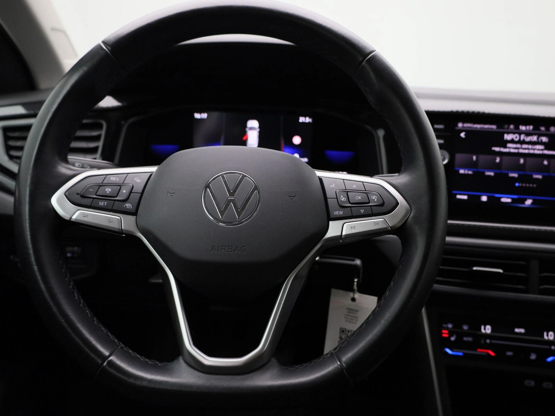 Volkswagen-Polo-image-6