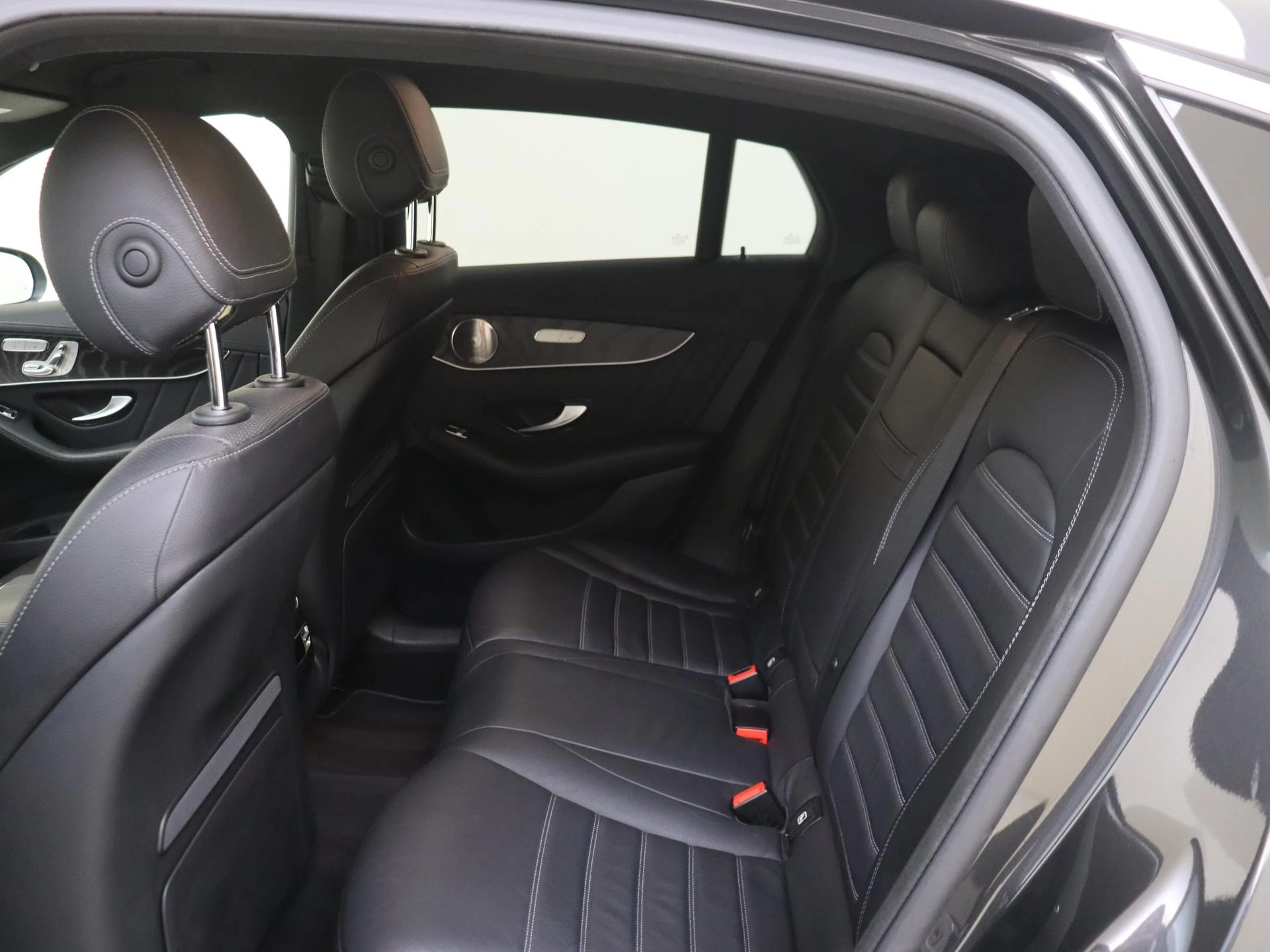 Mercedes-Benz-GLC-image-15