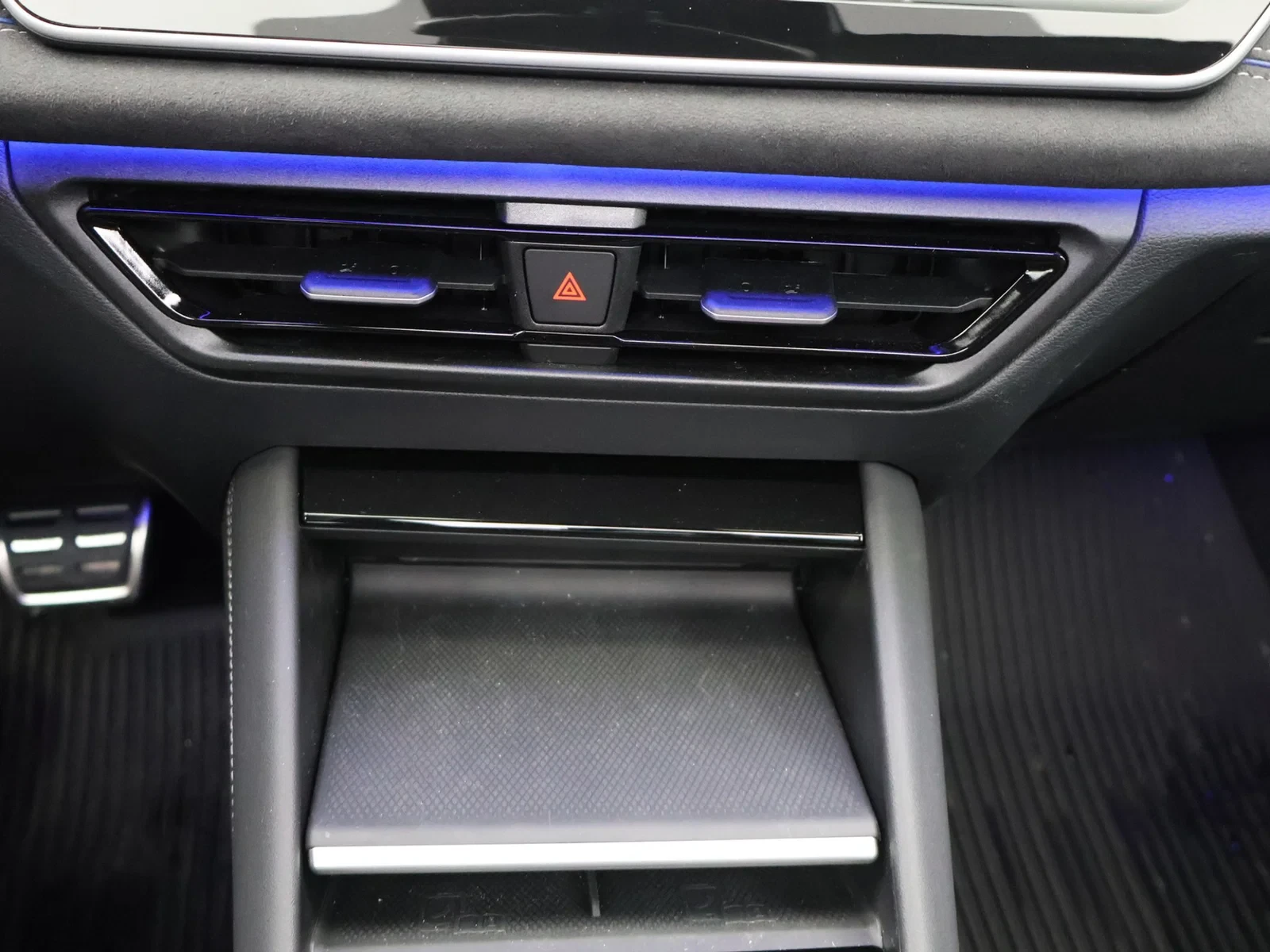 Volkswagen Tayron eHybrid (PHEV) Tayron R-Line Business Premium 1.5TSI eHybrid 177 pk DSG / DEMO
