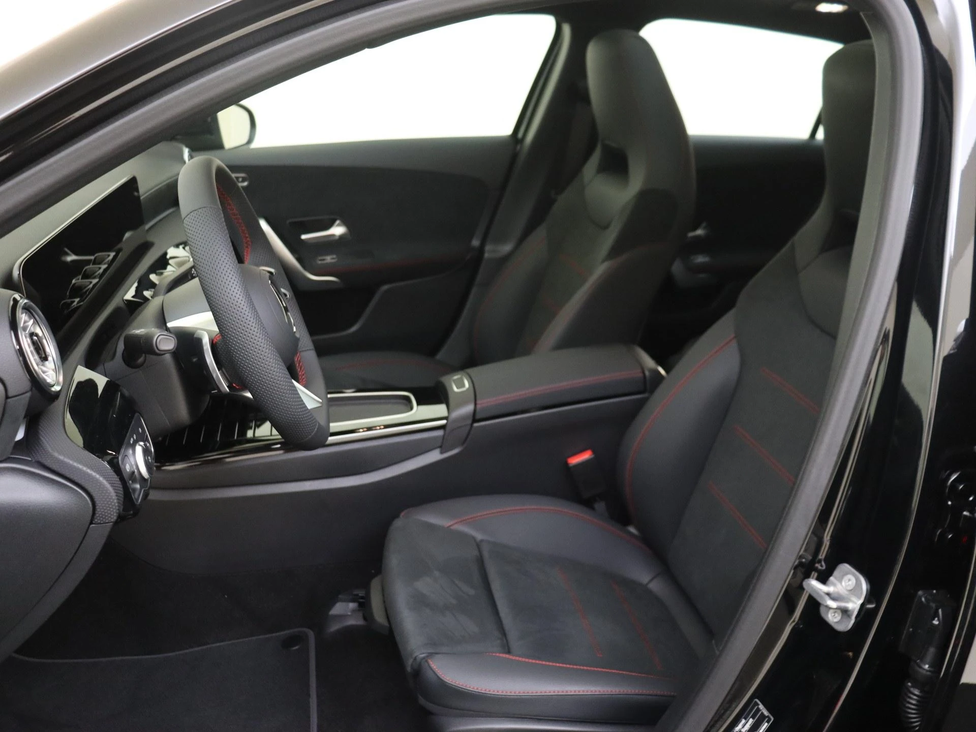 Mercedes-Benz-A-Klasse-image-9