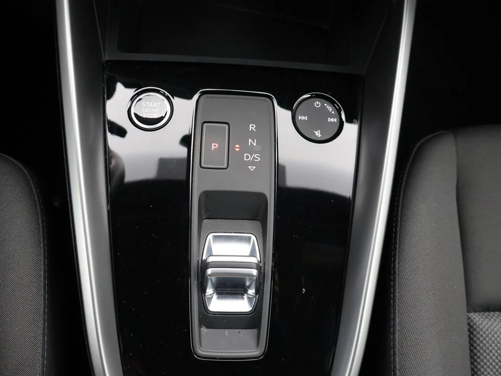 Audi A3 Sportback PHEV Audi A3 Sportback PHEV Attraction 40TFSIe 204PK *AUTOMAAT*NAVI*PDC ACHTER*APP-CONNECT*VIRTUAL COCKPIT*...*