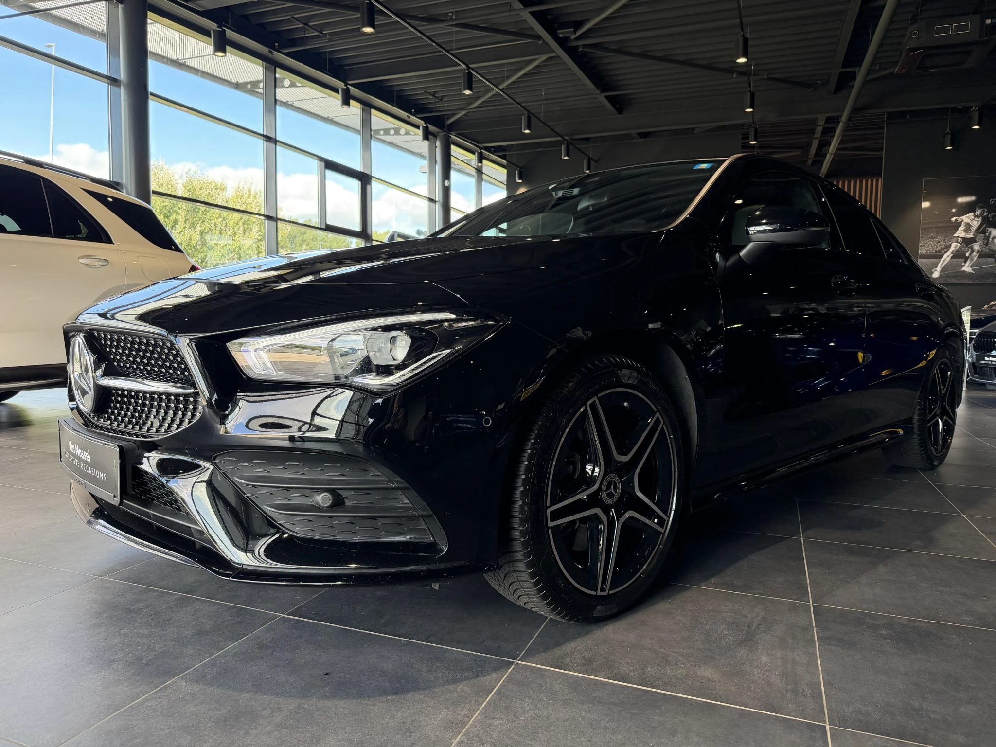 Mercedes-Benz-CLA-image-17