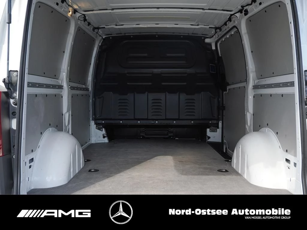Mercedes-Benz-Vito-image-11