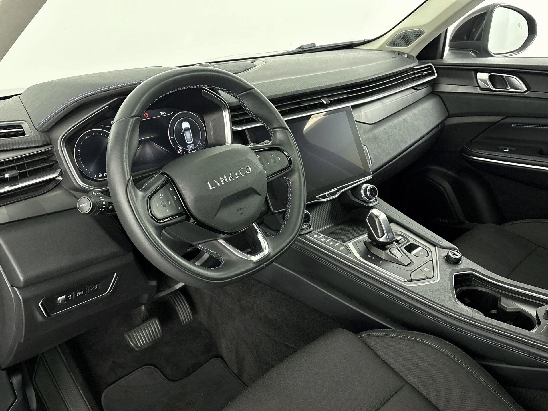 Lynk & Co-01-image-20