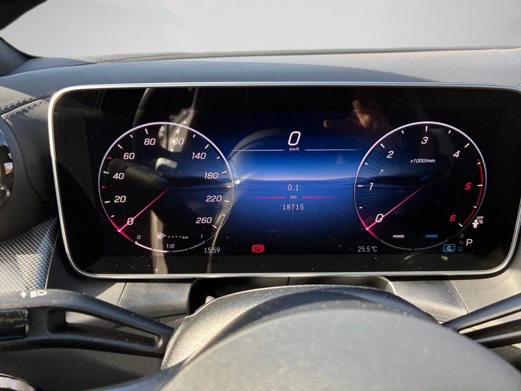 Mercedes-Benz-GLC 220 d-image-6