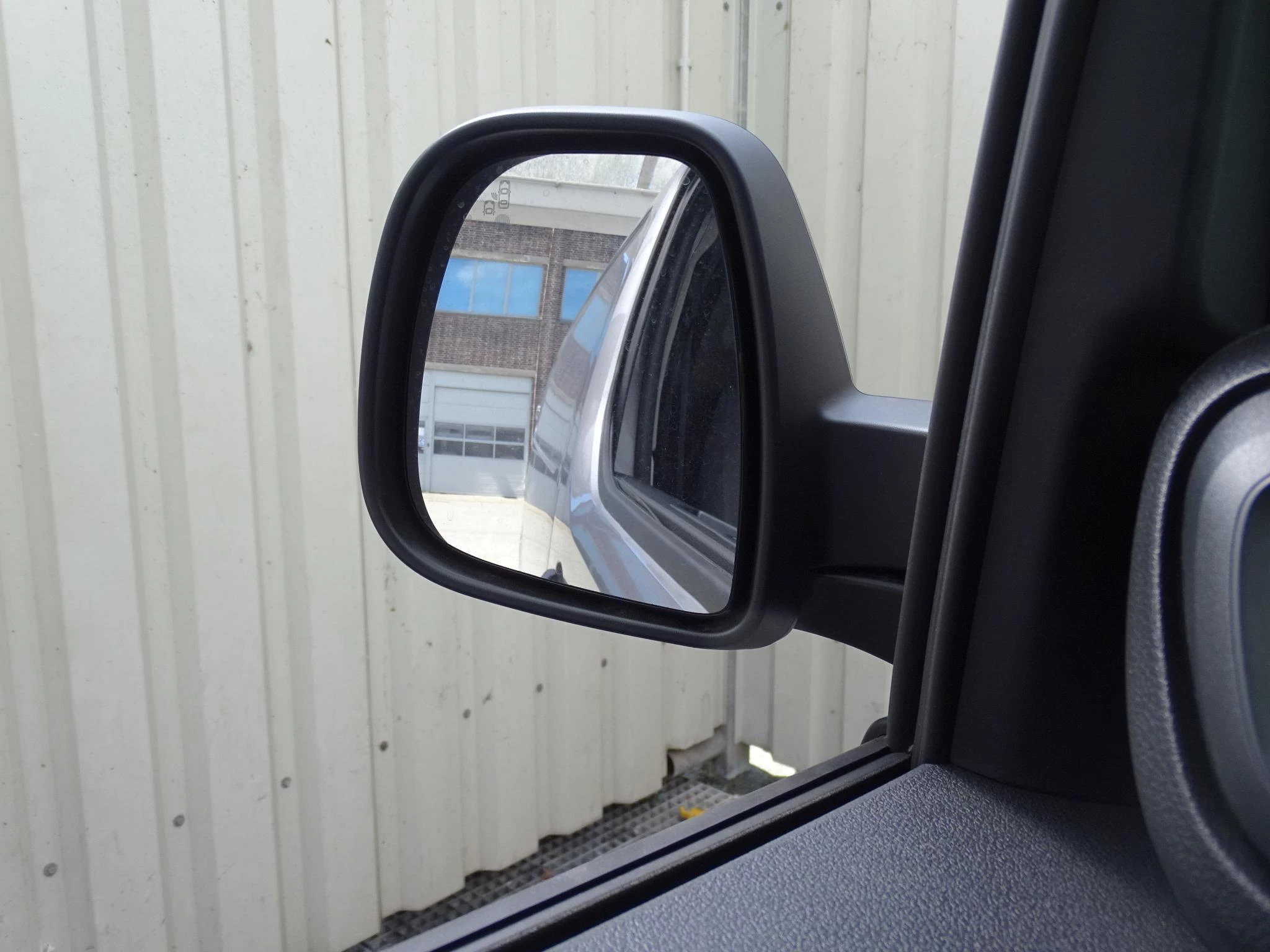 Opel Vivaro 2.2 Turbo D 180 S/S AT8 L3H1