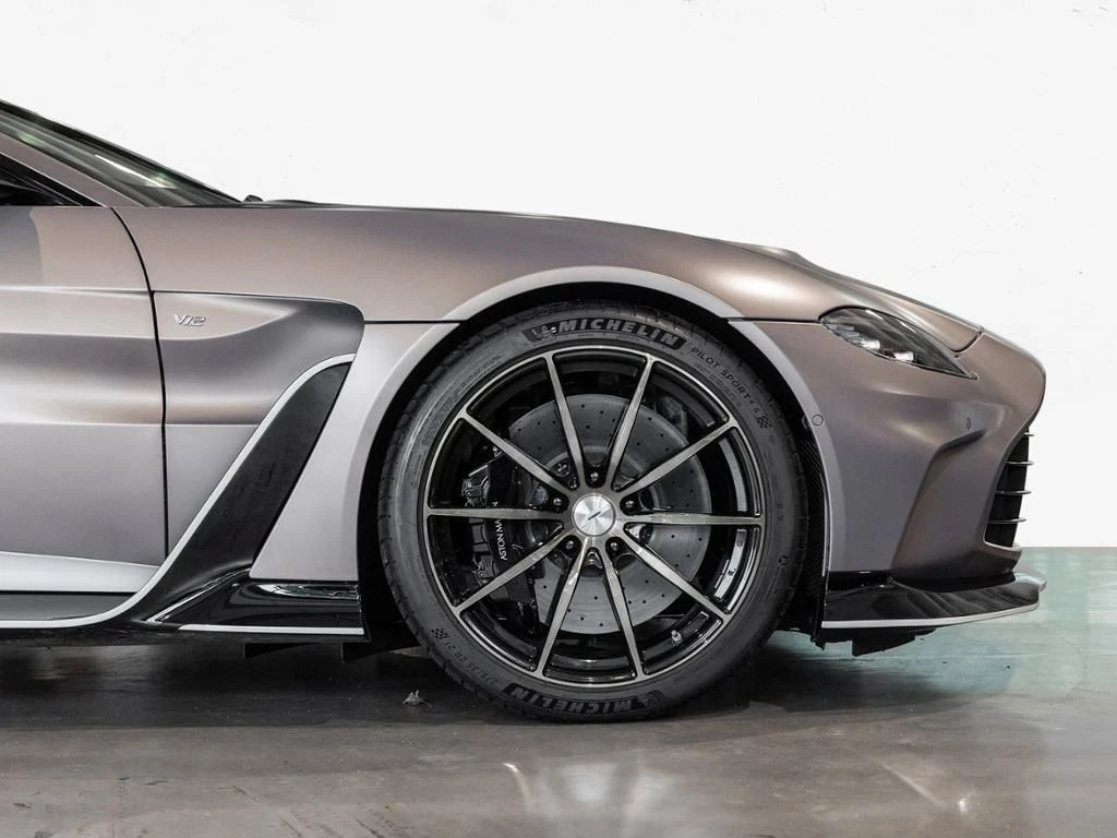 Aston Martin-V12 Vantage-image-20