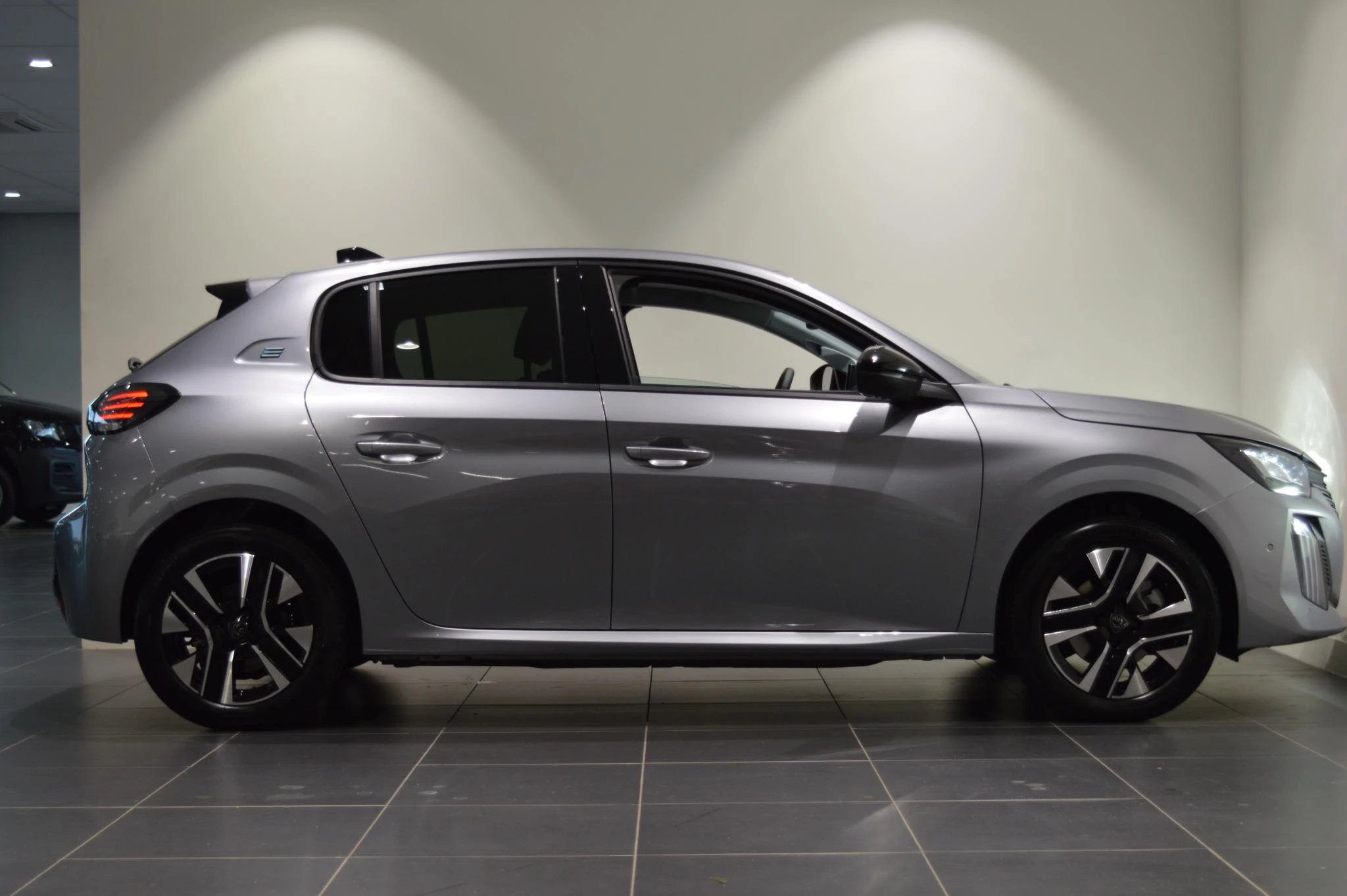 Peugeot-e-208-image-6