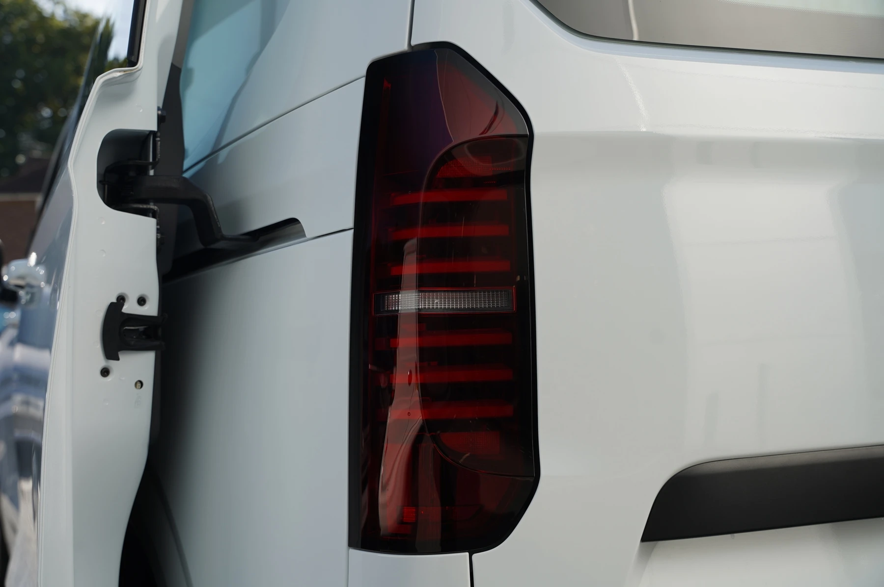 Volkswagen-Transporter-image-27
