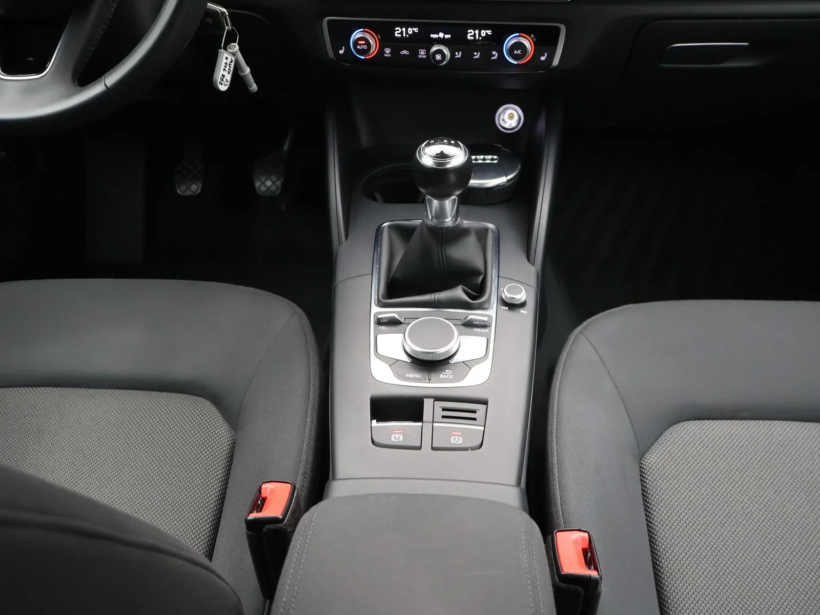 Audi A3 Sportback 30TFSI 116PK *TREKHAAK*CRUISE*NAVI*ZETELVERWARMING*BLTH*DAB RADIO*...*