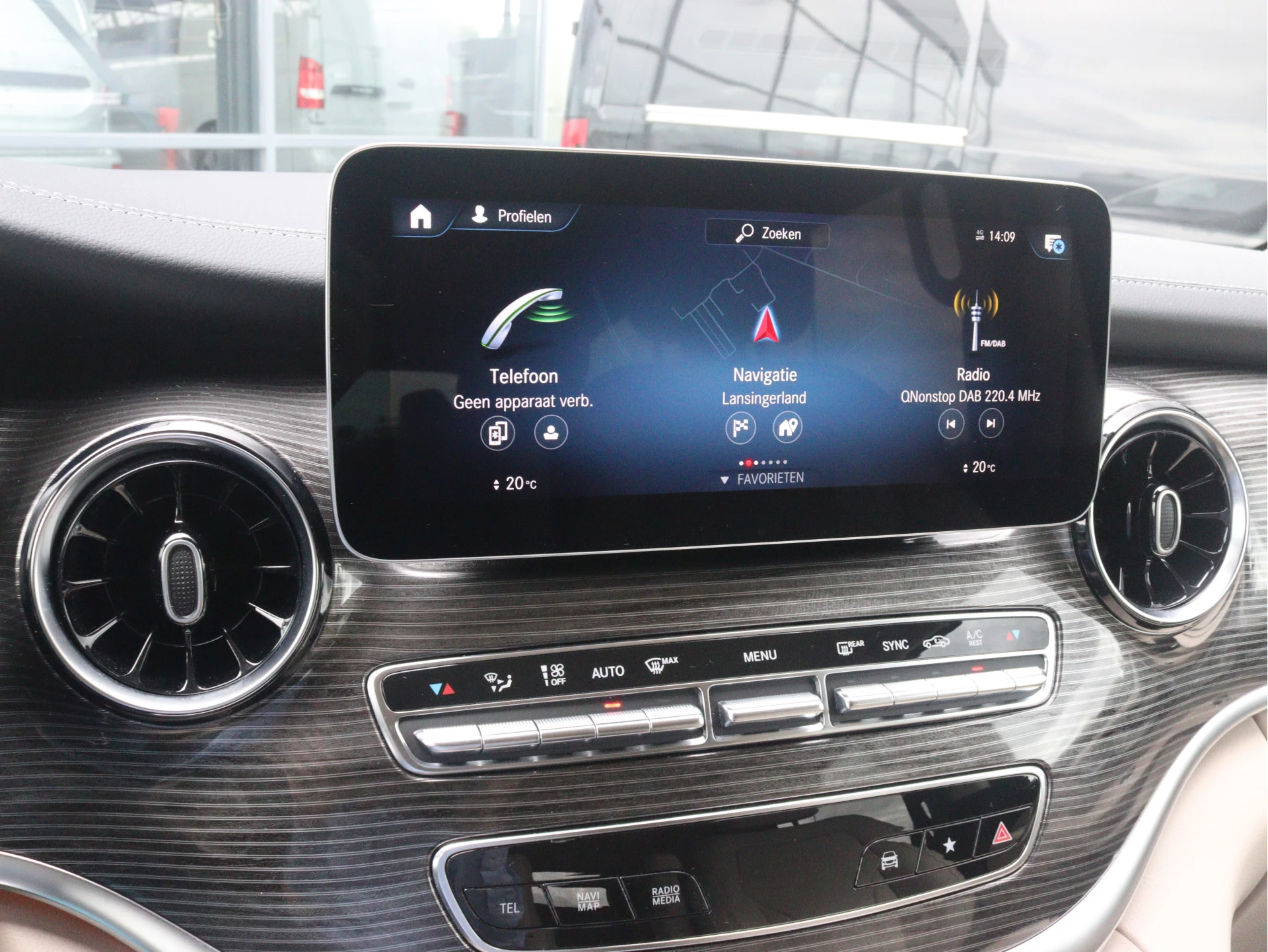 Mercedes-Benz-V-Klasse-image-10